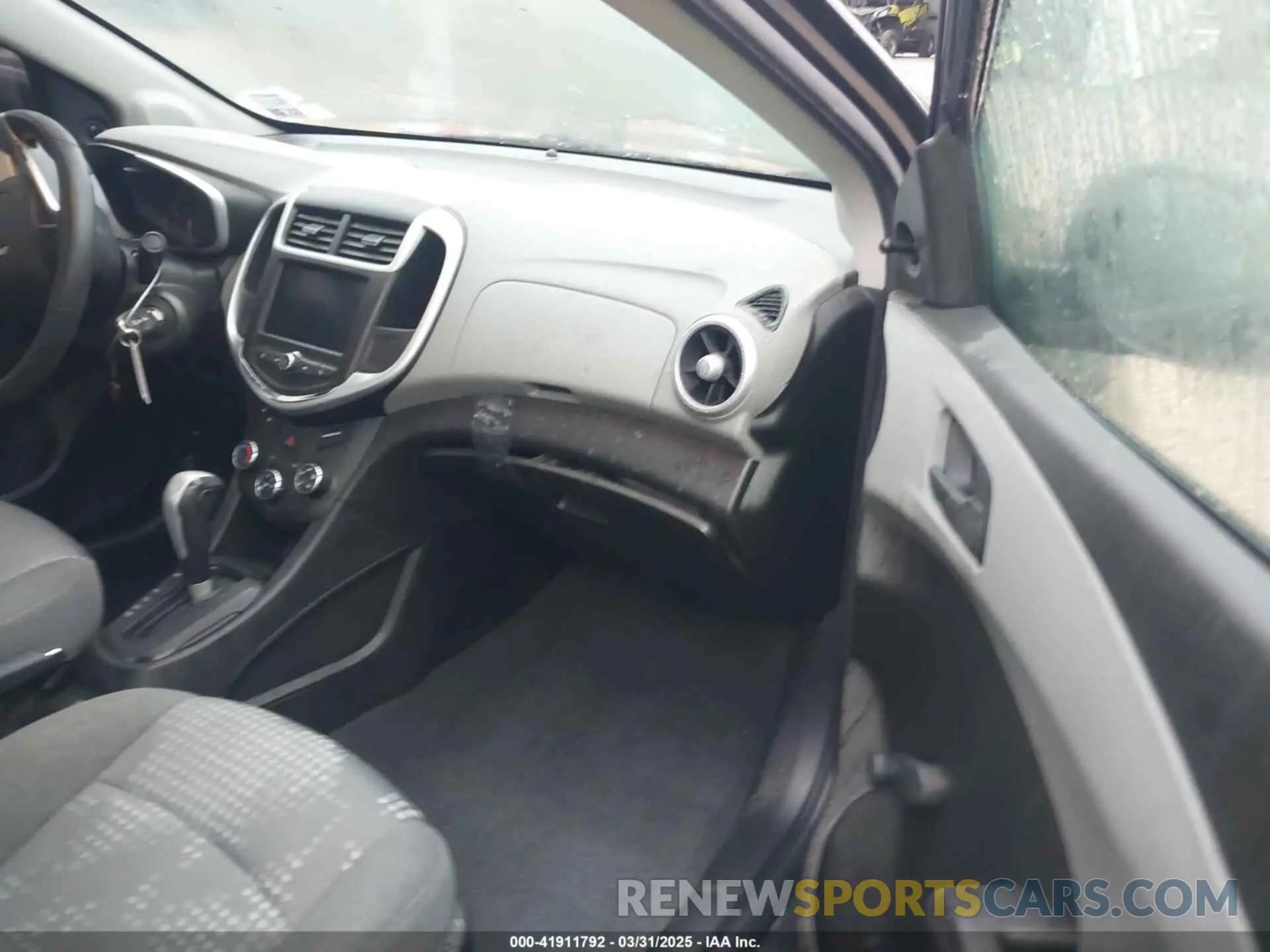 5 Photograph of a damaged car 1G1JB5SB5L4142747 CHEVROLET SONIC 2020