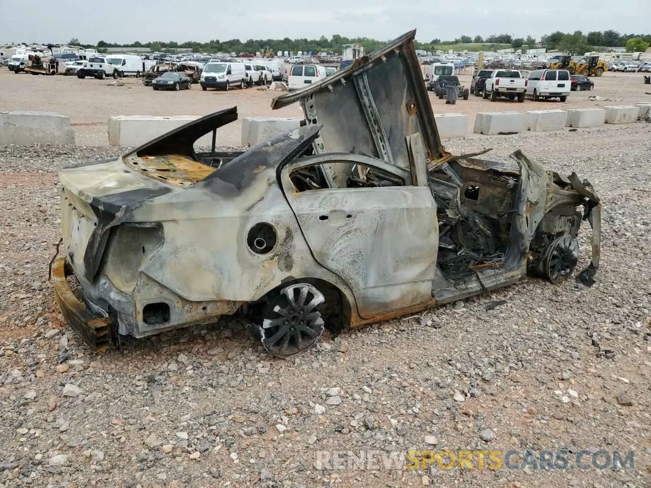 3 Фотография поврежденного автомобиля 1G1JD5SB4L4139378 CHEVROLET SONIC 2020