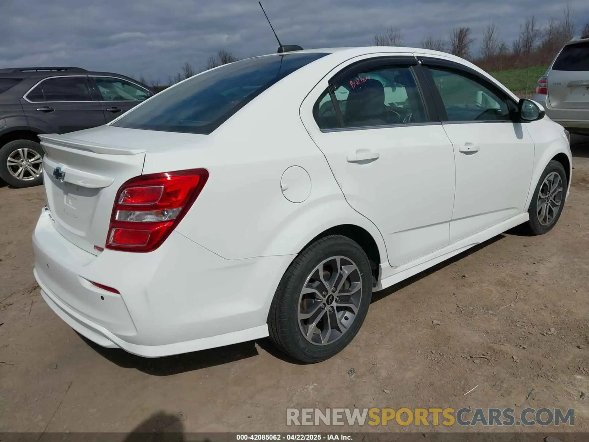 4 Фотография поврежденного автомобиля 1G1JD5SB6L4100503 CHEVROLET SONIC 2020