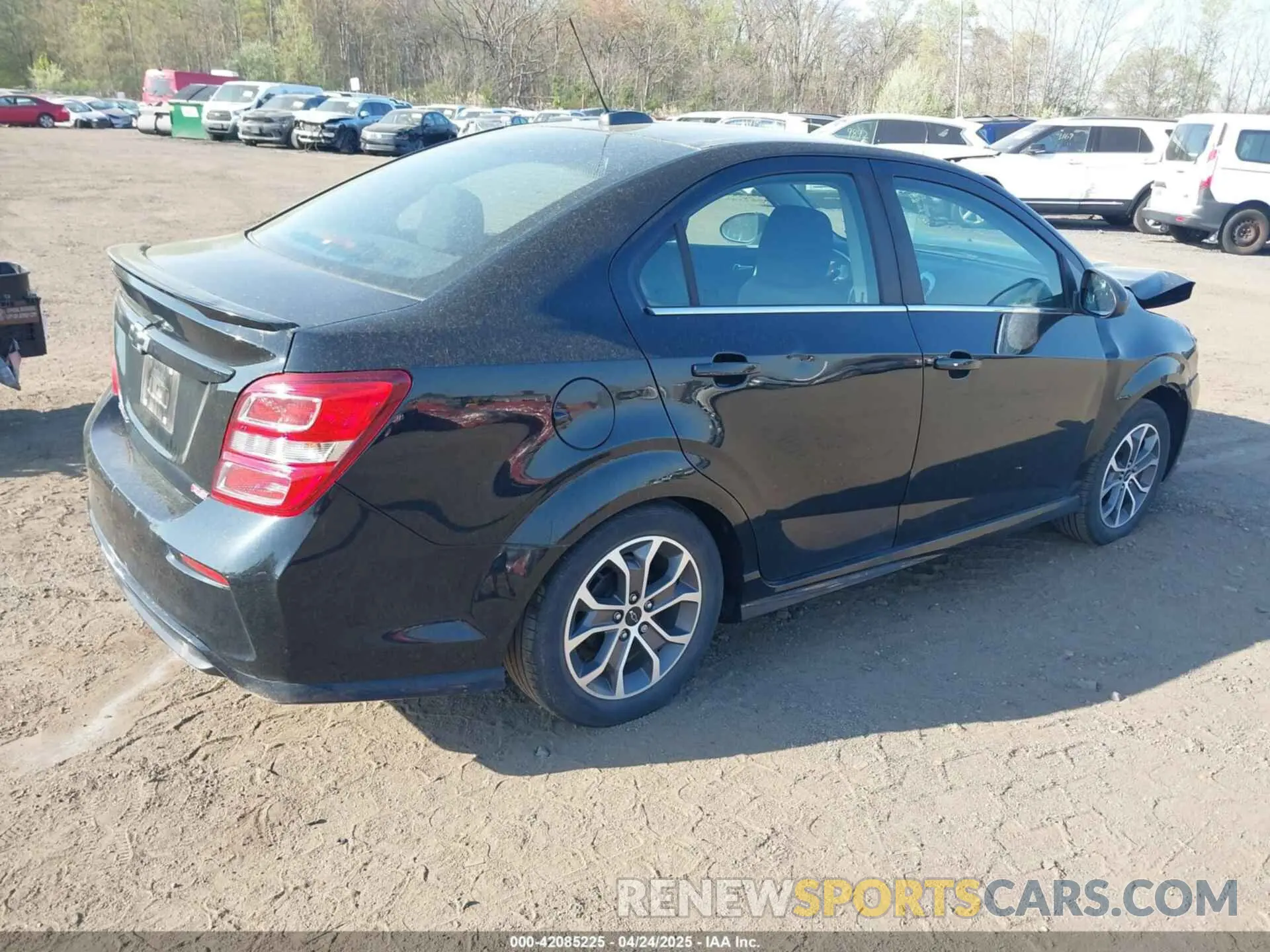 4 Фотография поврежденного автомобиля 1G1JD5SB6L4140998 CHEVROLET SONIC 2020