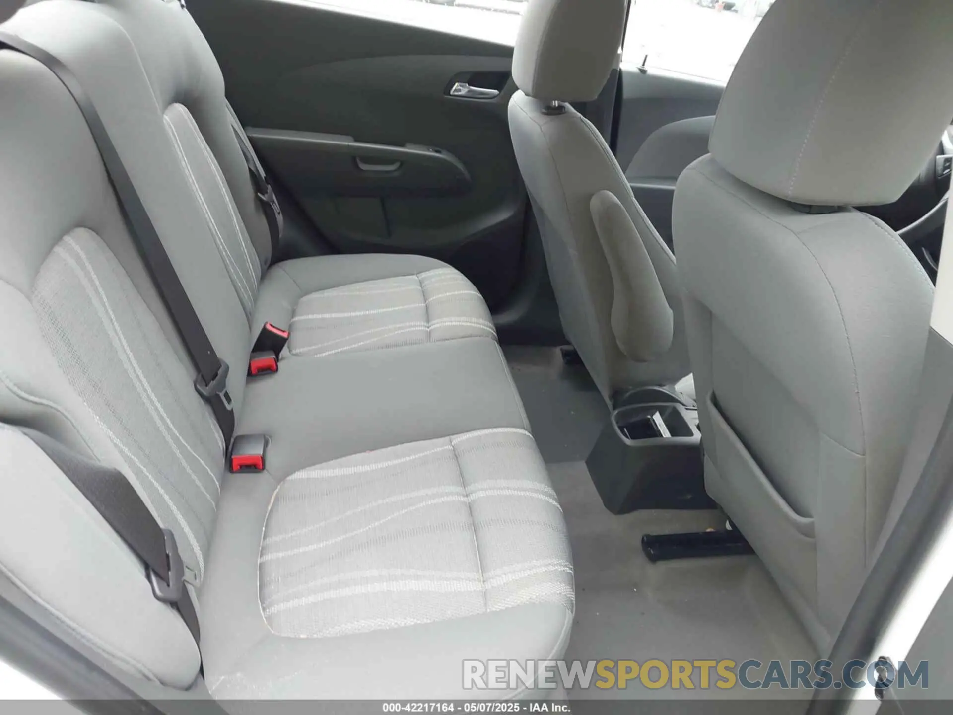 8 Фотография поврежденного автомобиля 1G1JD5SB7L4140587 CHEVROLET SONIC 2020