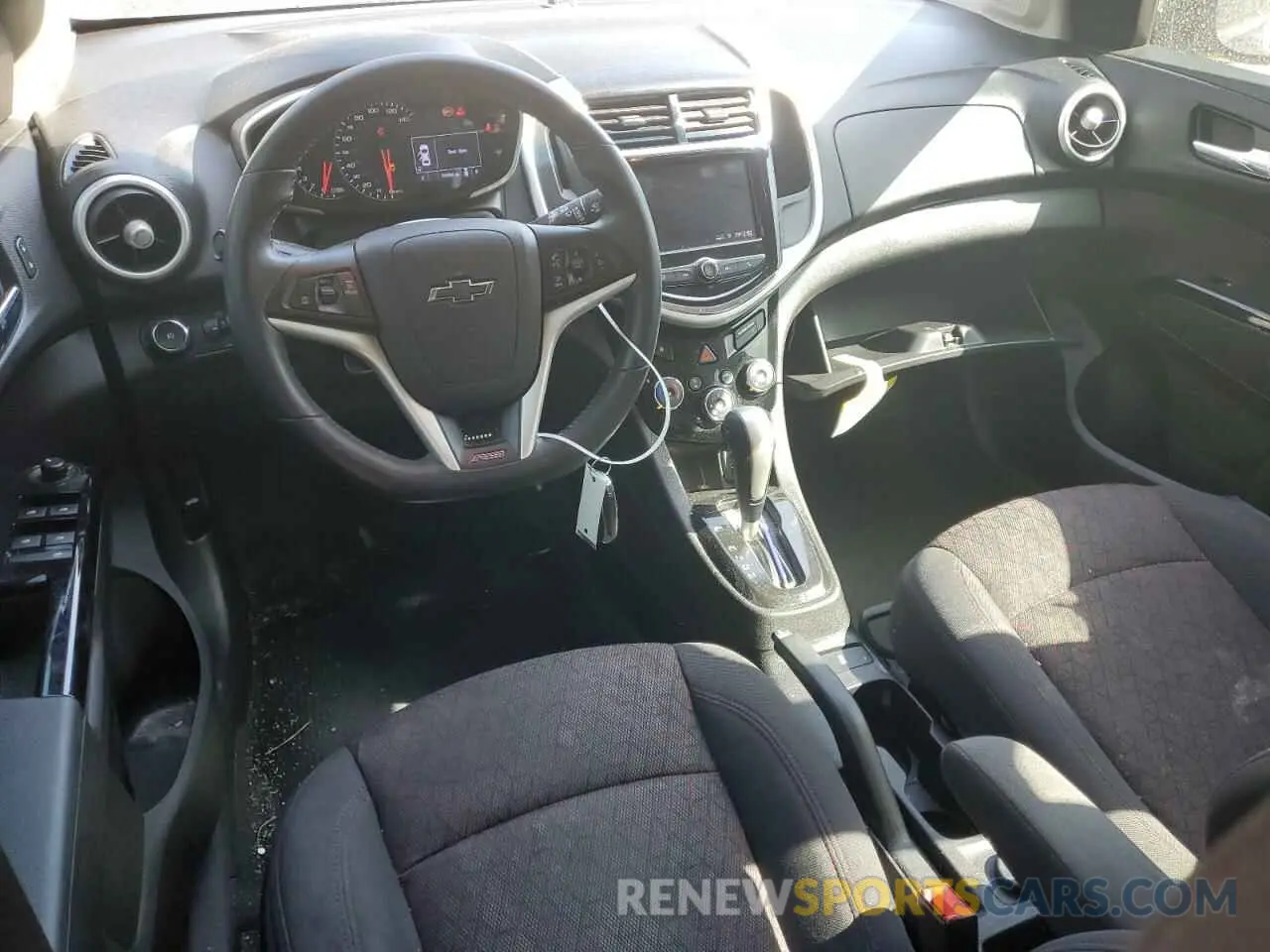 8 Photograph of a damaged car 1G1JD6SB3L4102425 CHEVROLET SONIC 2020