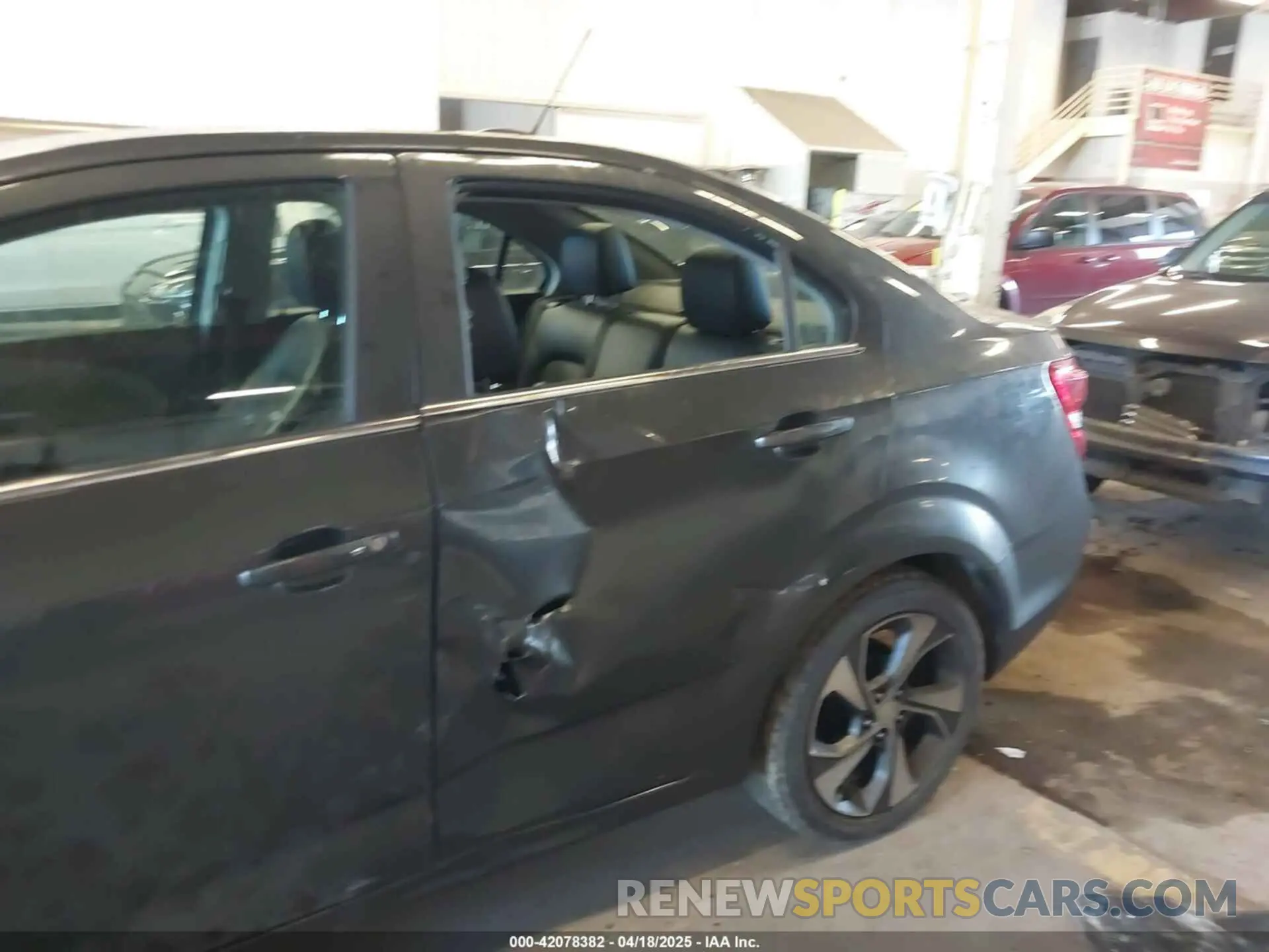 6 Фотография поврежденного автомобиля 1G1JF5SB3L4118984 CHEVROLET SONIC 2020