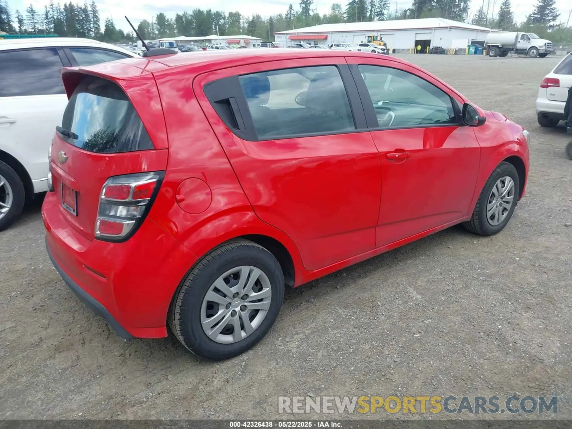 4 Фотография поврежденного автомобиля 1G1JG6SB2L4115688 CHEVROLET SONIC 2020