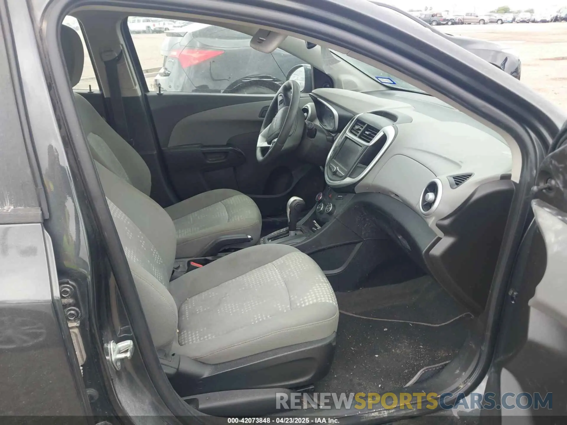 5 Фотография поврежденного автомобиля 1G1JG6SB3L4113450 CHEVROLET SONIC 2020