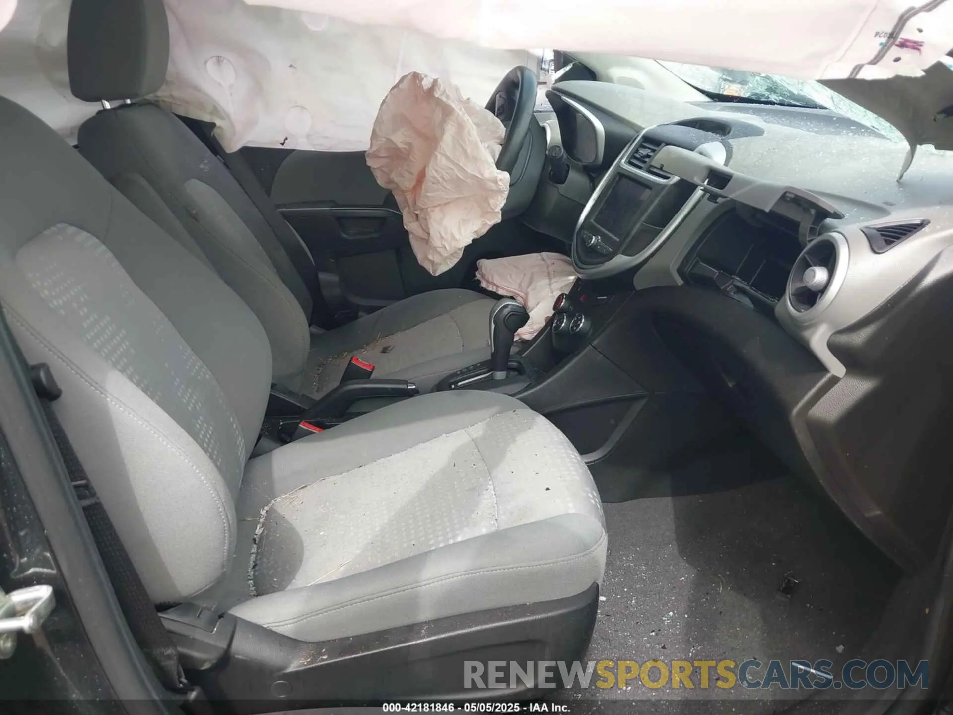 5 Фотография поврежденного автомобиля 1G1JG6SB3L4121161 CHEVROLET SONIC 2020