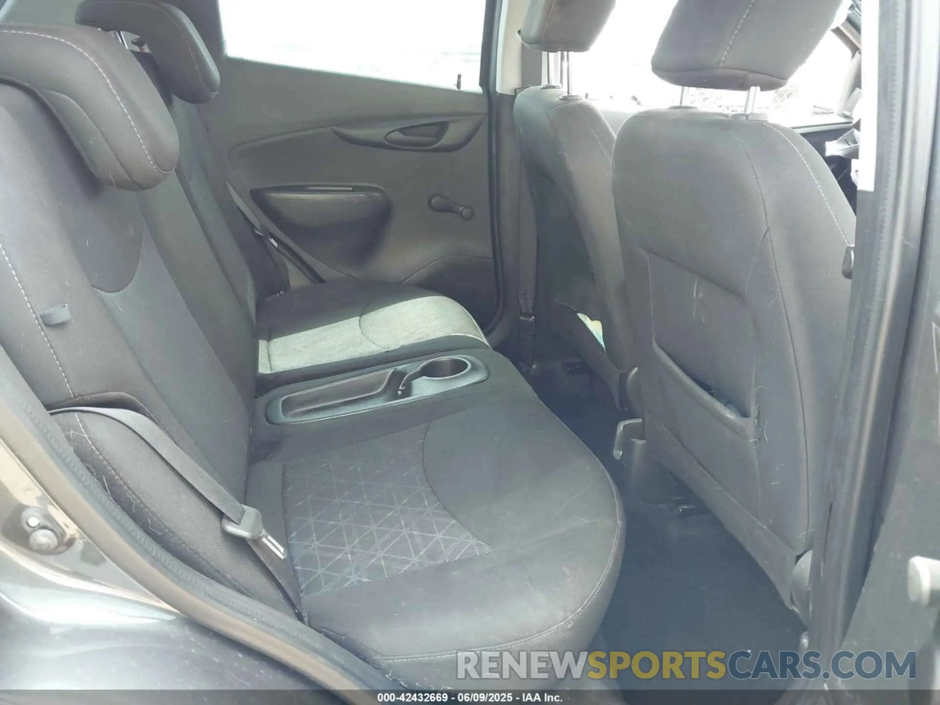 8 Photograph of a damaged car KL8CB6SA0KC818838 CHEVROLET SPARK 2019