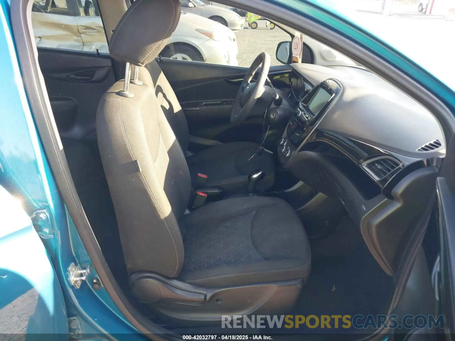 5 Photograph of a damaged car KL8CD6SA8KC765784 CHEVROLET SPARK 2019