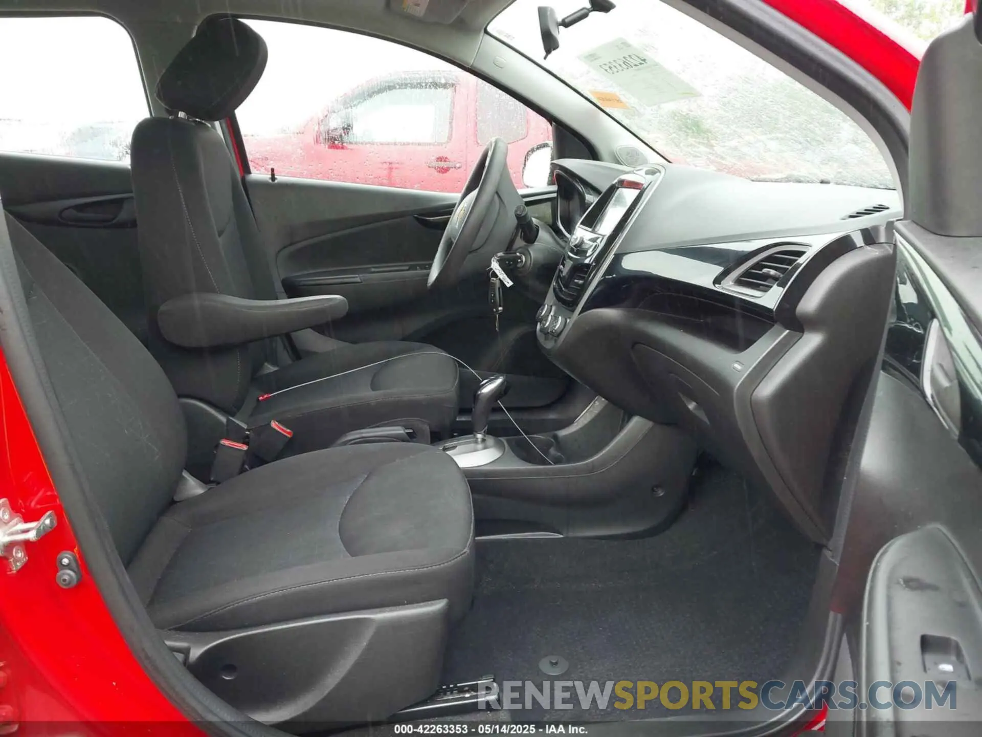 5 Photograph of a damaged car KL8CD6SA9KC728582 CHEVROLET SPARK 2019