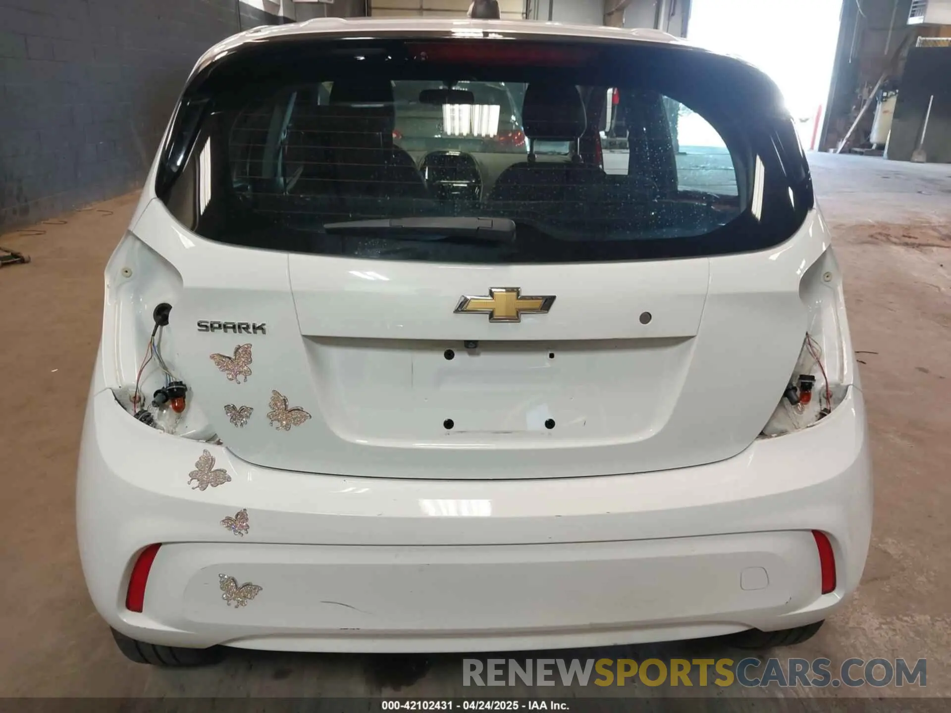 17 Photograph of a damaged car KL8CB6SA0LC423561 CHEVROLET SPARK 2020