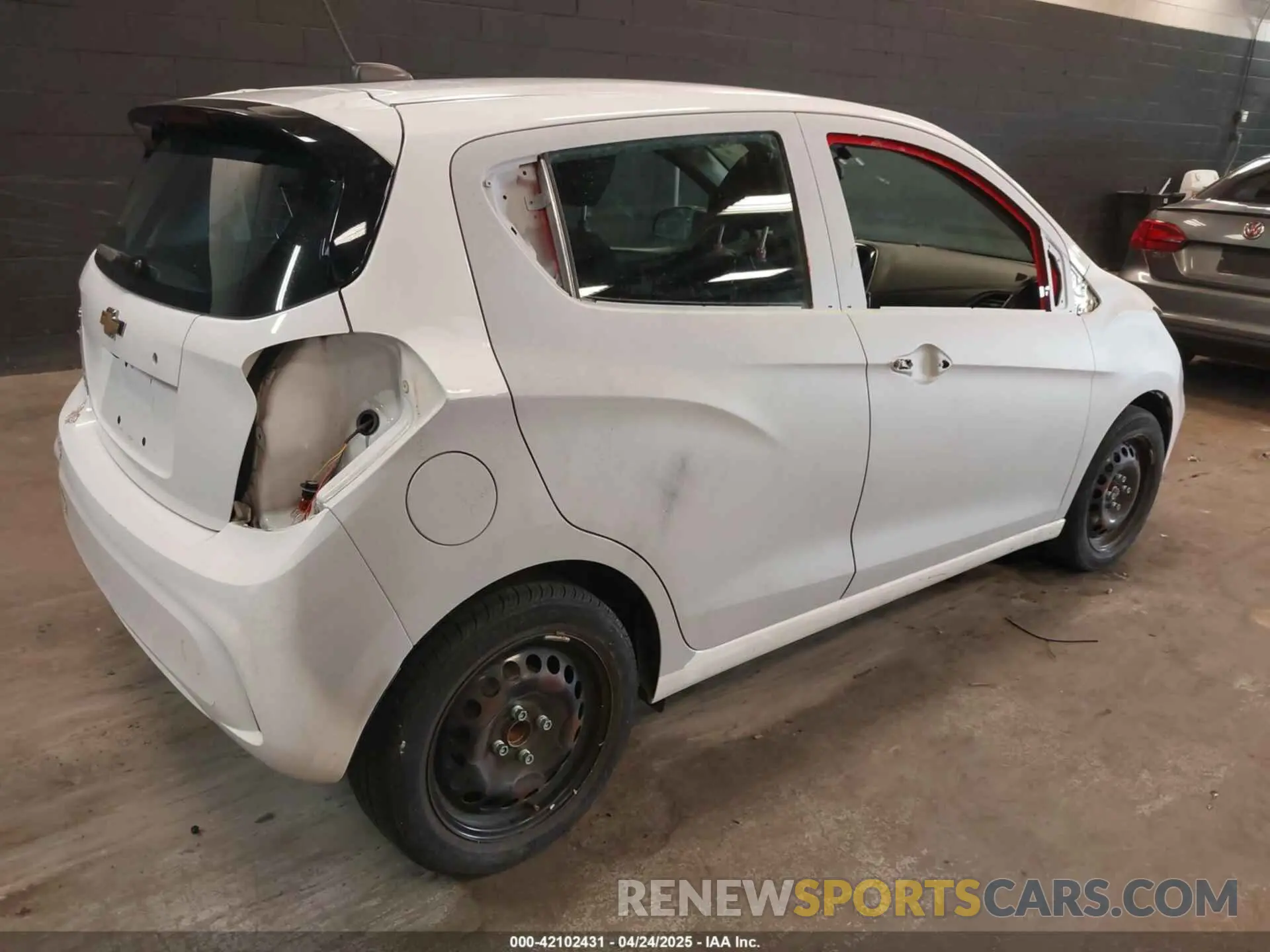 4 Photograph of a damaged car KL8CB6SA0LC423561 CHEVROLET SPARK 2020