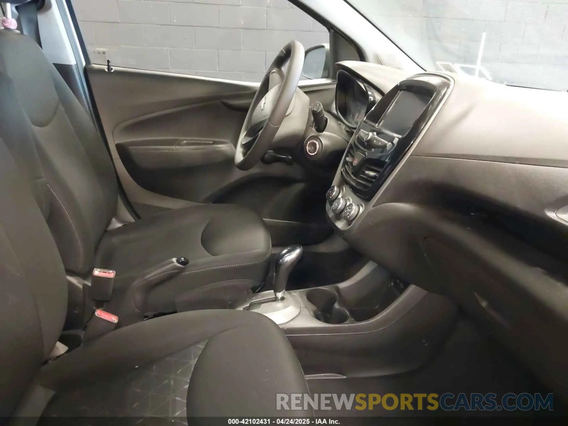 5 Photograph of a damaged car KL8CB6SA0LC423561 CHEVROLET SPARK 2020