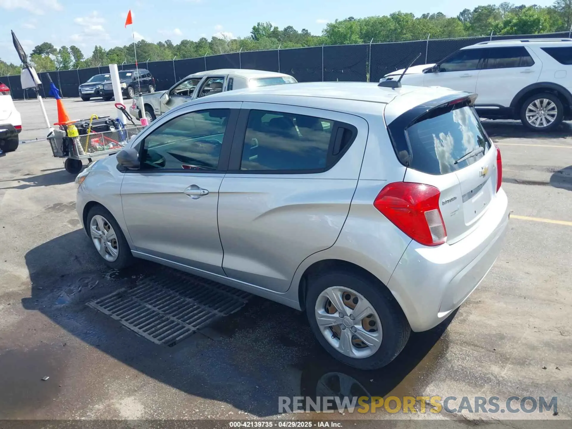 3 Фотография поврежденного автомобиля KL8CB6SA1LC405148 CHEVROLET SPARK 2020