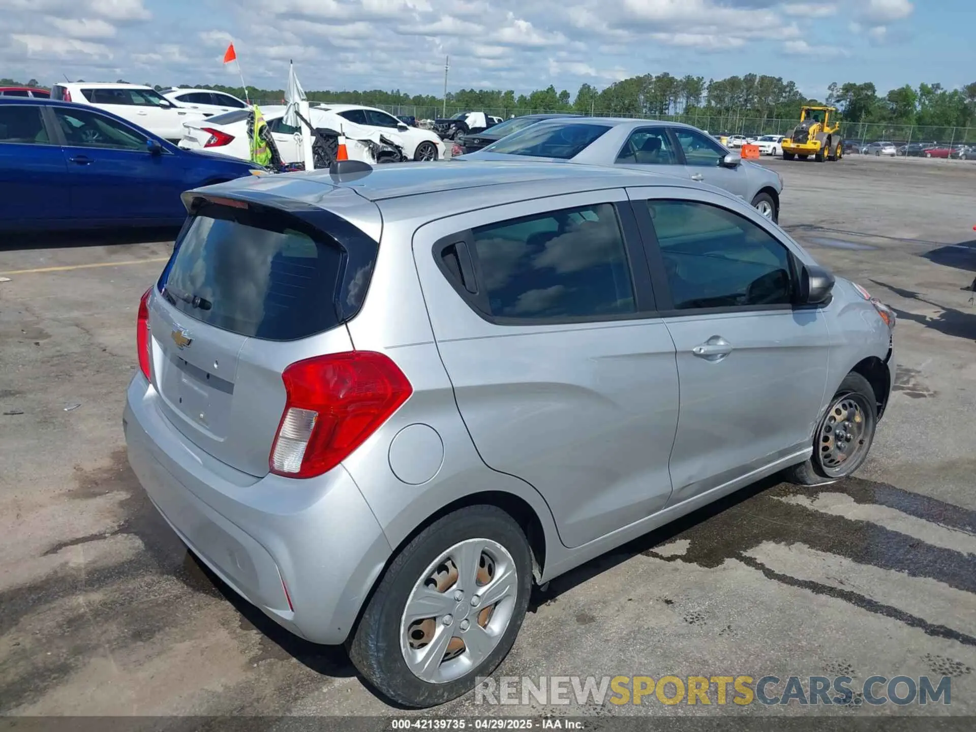 4 Фотография поврежденного автомобиля KL8CB6SA1LC405148 CHEVROLET SPARK 2020
