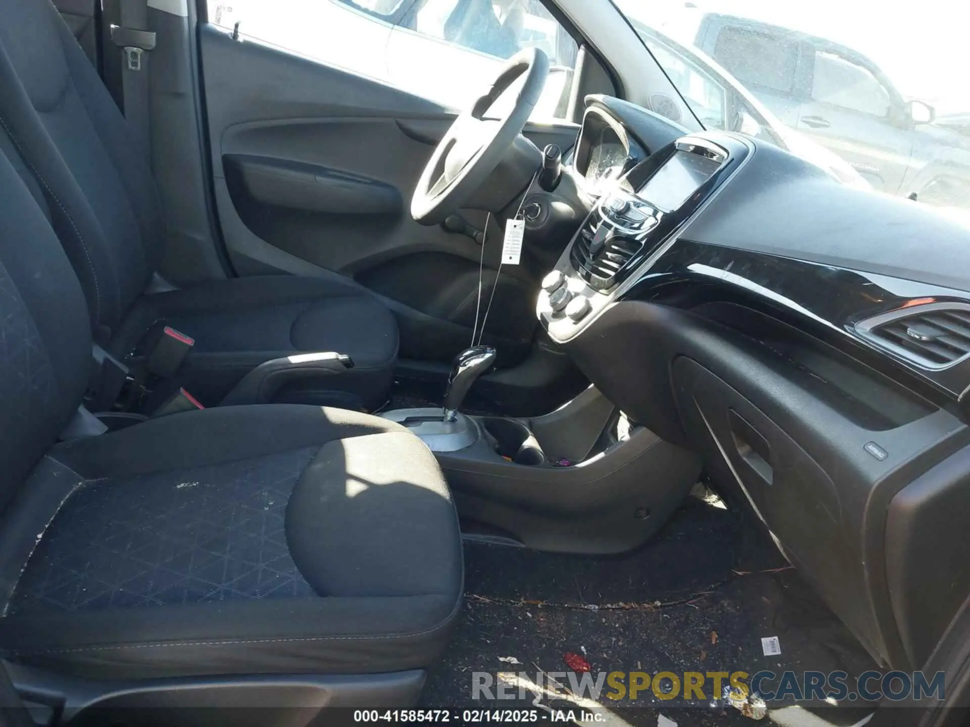 4 Photograph of a damaged car KL8CB6SA1LC464782 CHEVROLET SPARK 2020