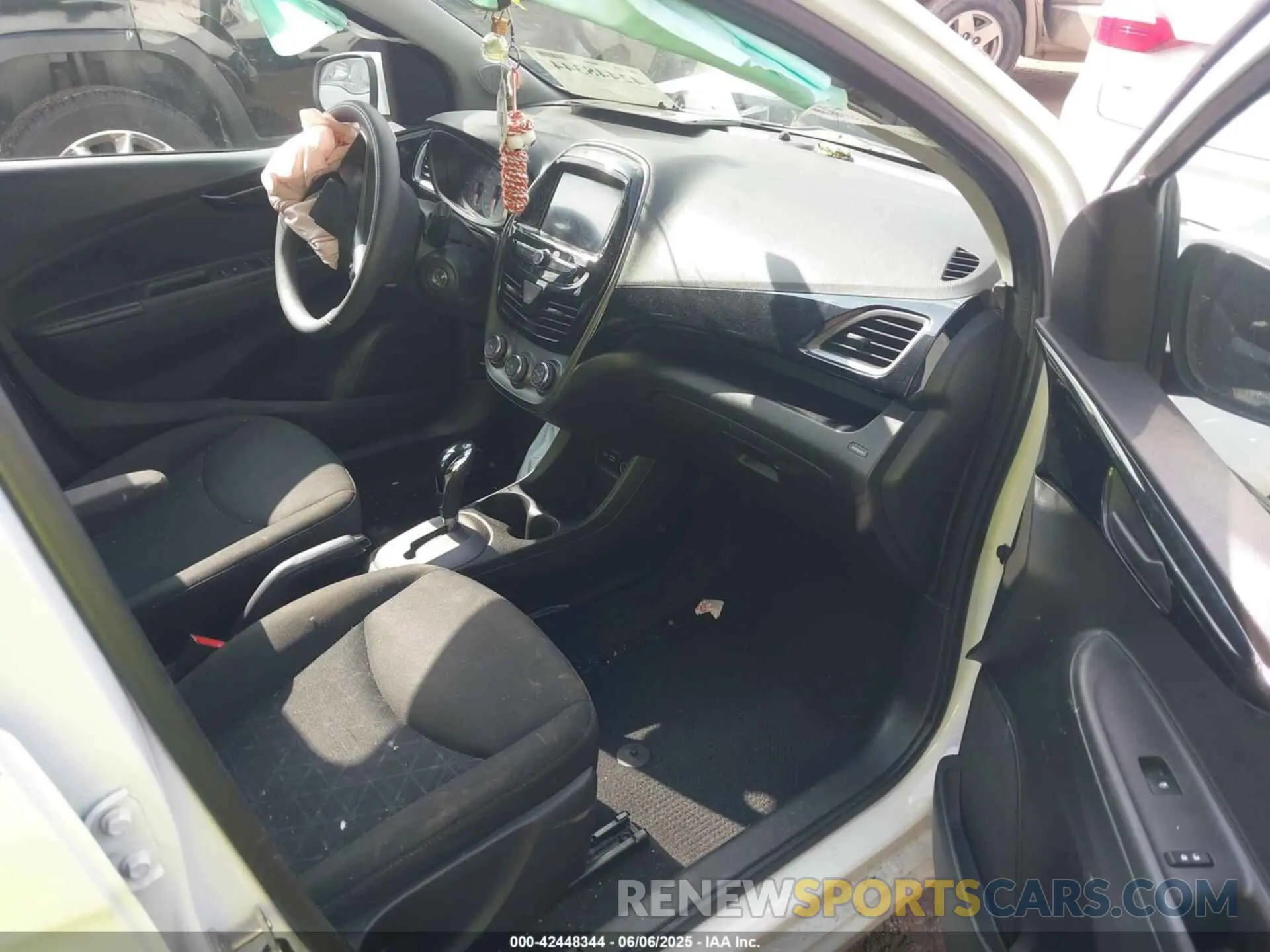 5 Photograph of a damaged car KL8CD6SA0LC442461 CHEVROLET SPARK 2020