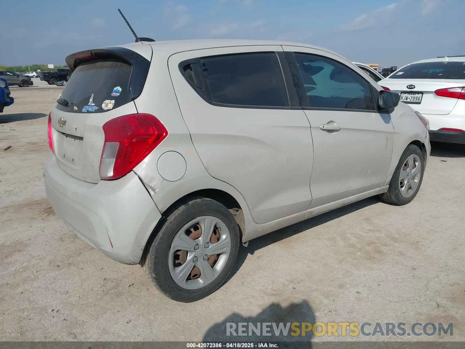 4 Фотография поврежденного автомобиля KL8CB6SA4MC742818 CHEVROLET SPARK 2021
