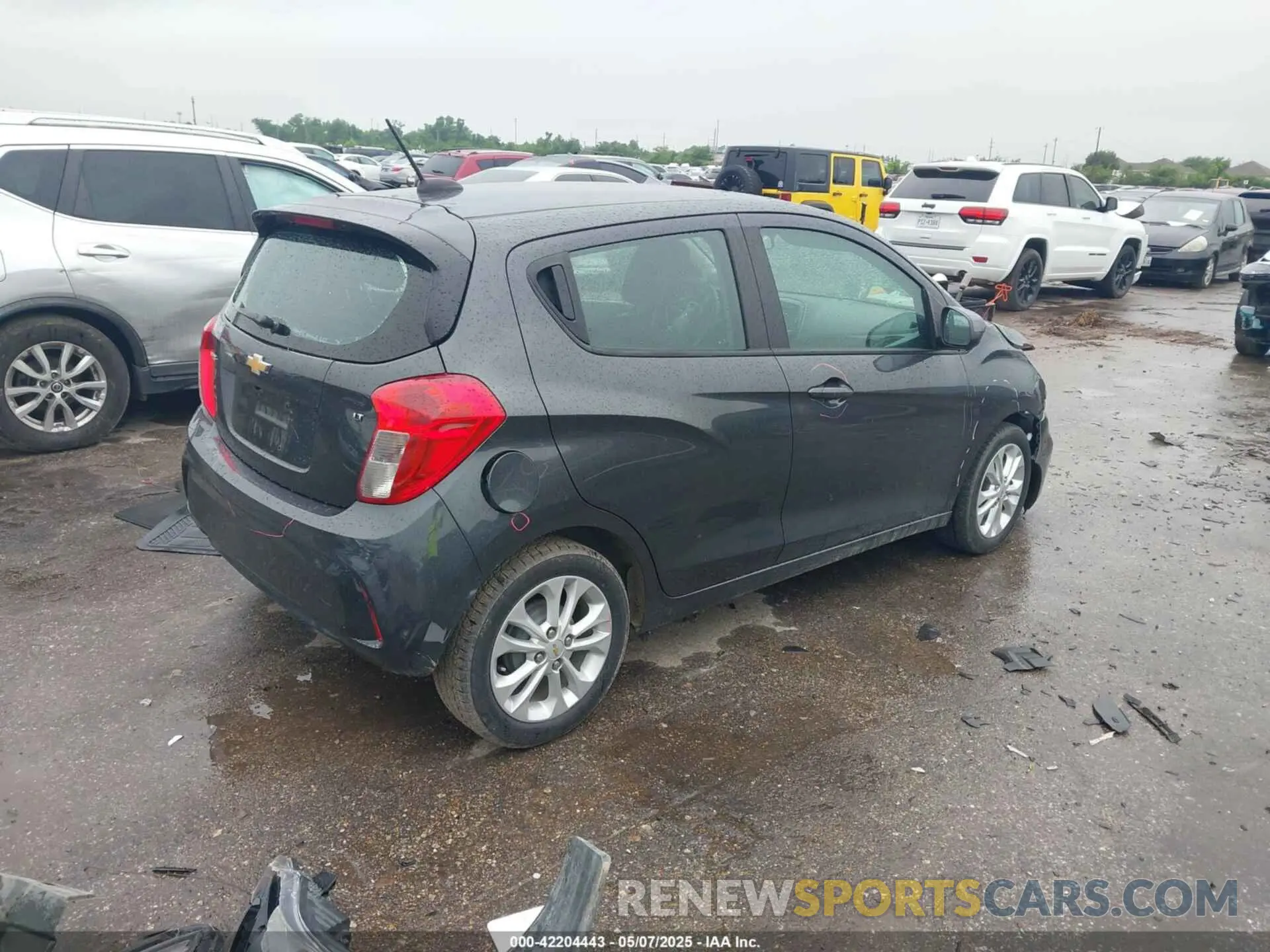 4 Photograph of a damaged car KL8CD6SA3MC722456 CHEVROLET SPARK 2021