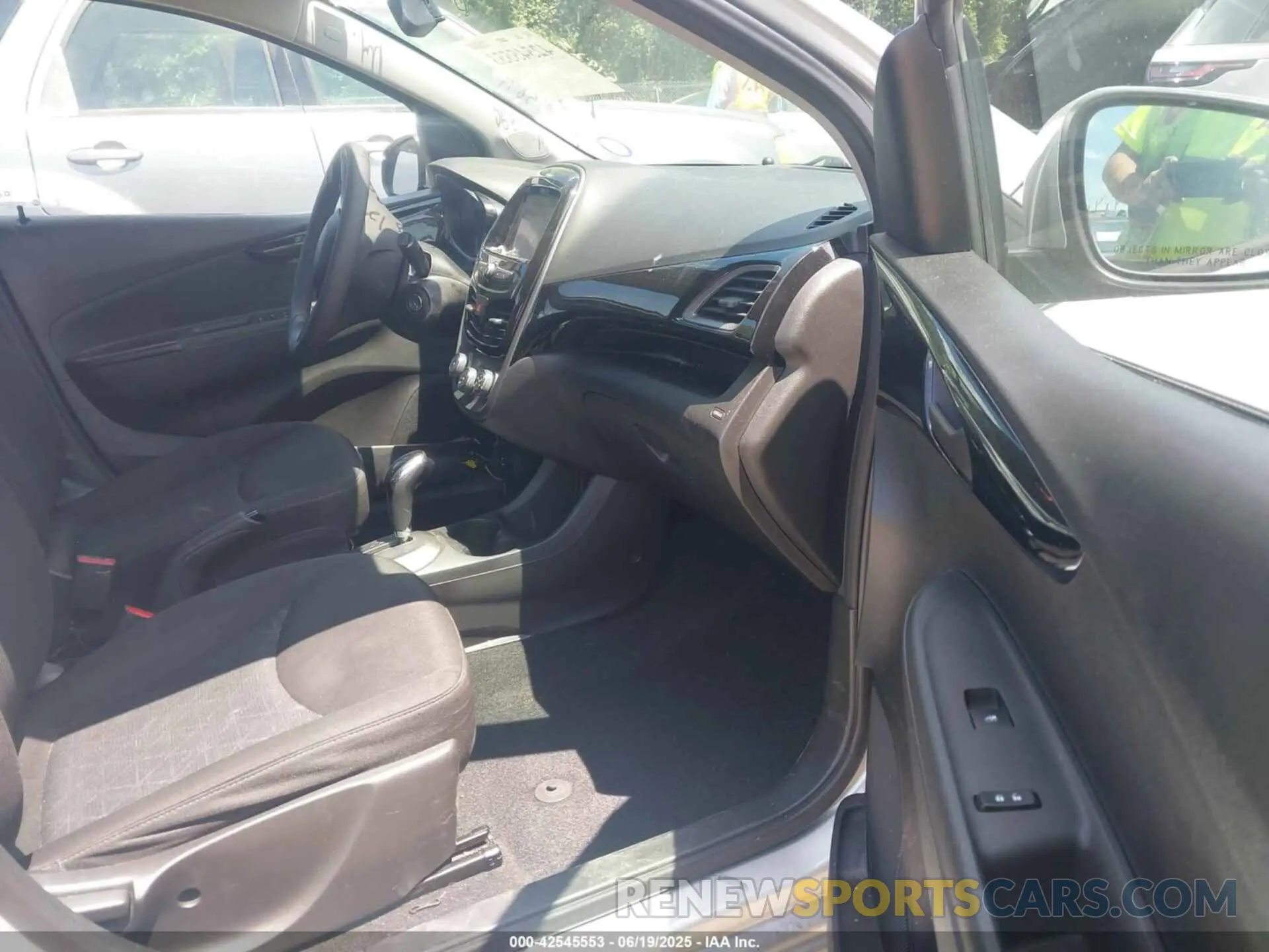 5 Photograph of a damaged car KL8CD6SA3MC735899 CHEVROLET SPARK 2021