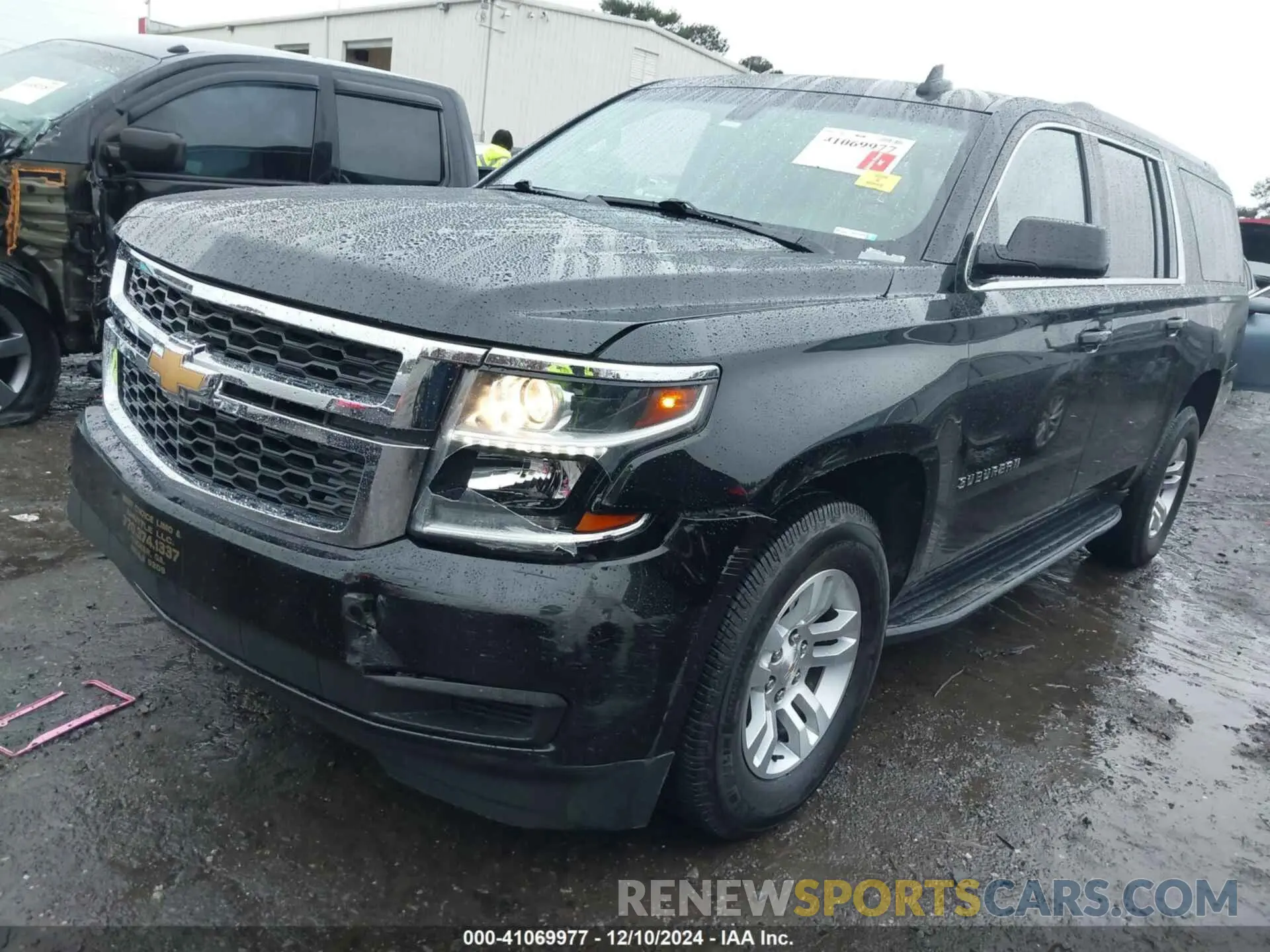 2 Photograph of a damaged car 1GNSCGKC5KR321327 CHEVROLET SUBURBAN 2019