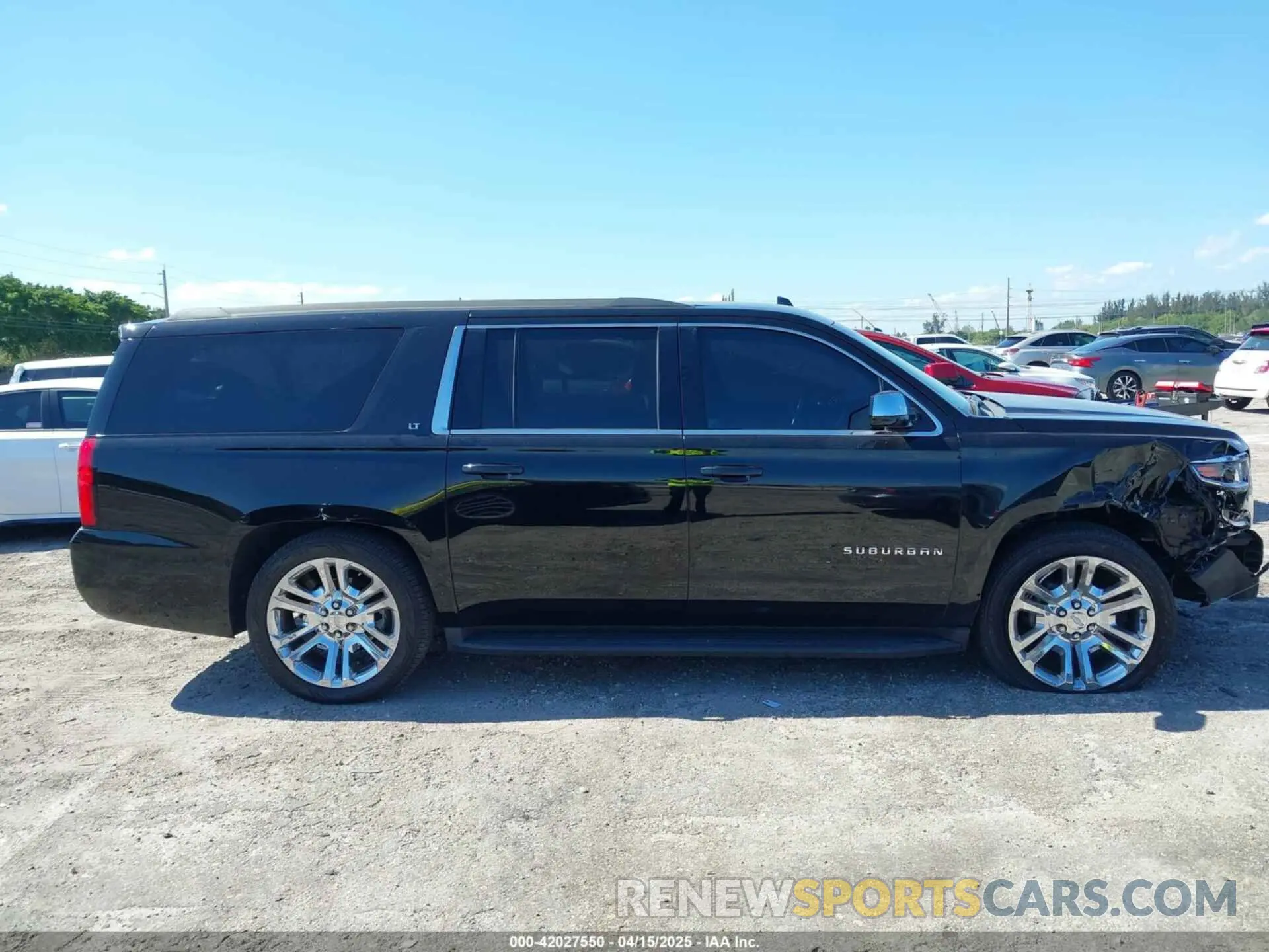 13 Photograph of a damaged car 1GNSCHKC0KR155143 CHEVROLET SUBURBAN 2019