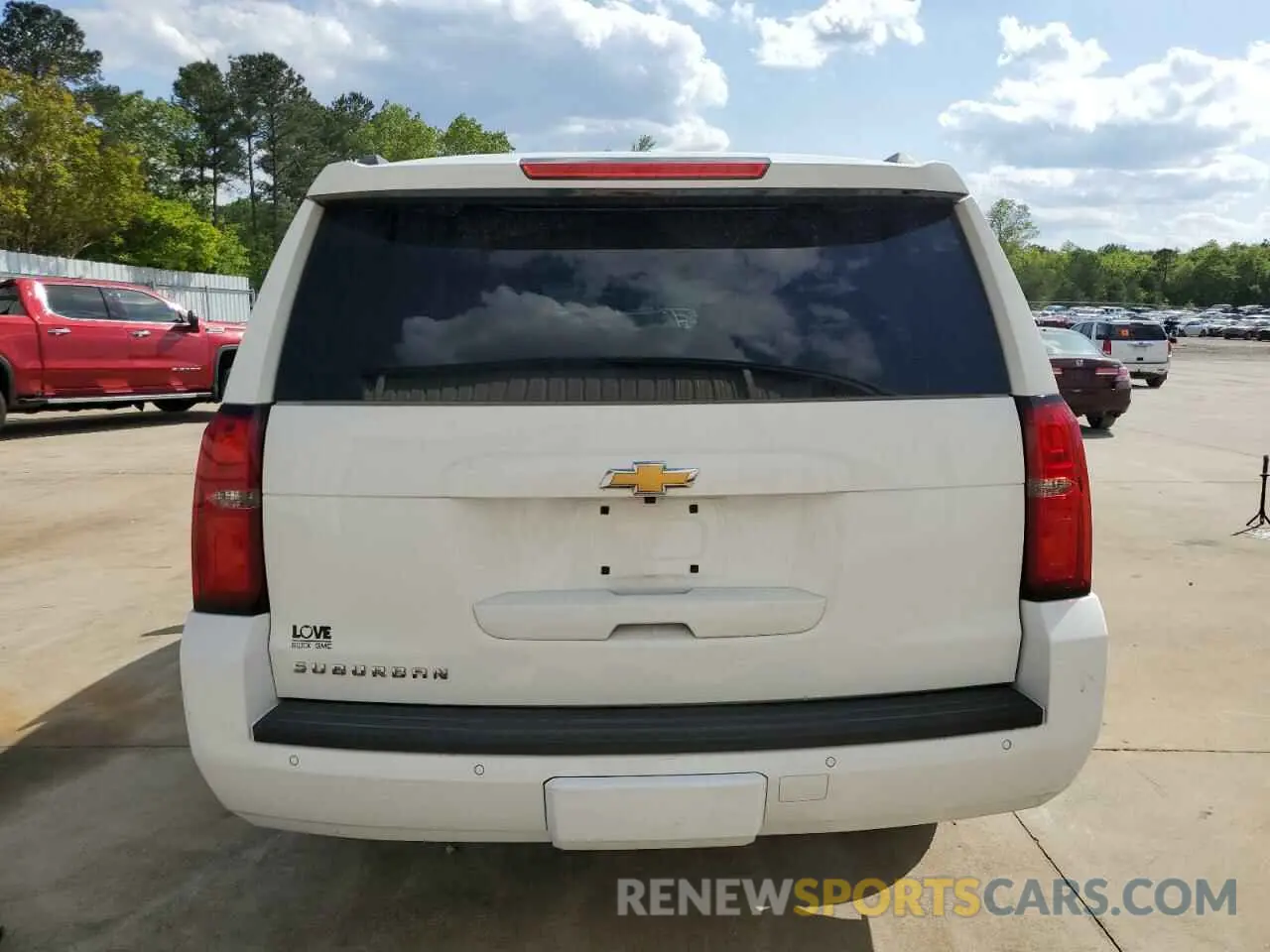 6 Photograph of a damaged car 1GNSCHKC1KR359255 CHEVROLET SUBURBAN 2019