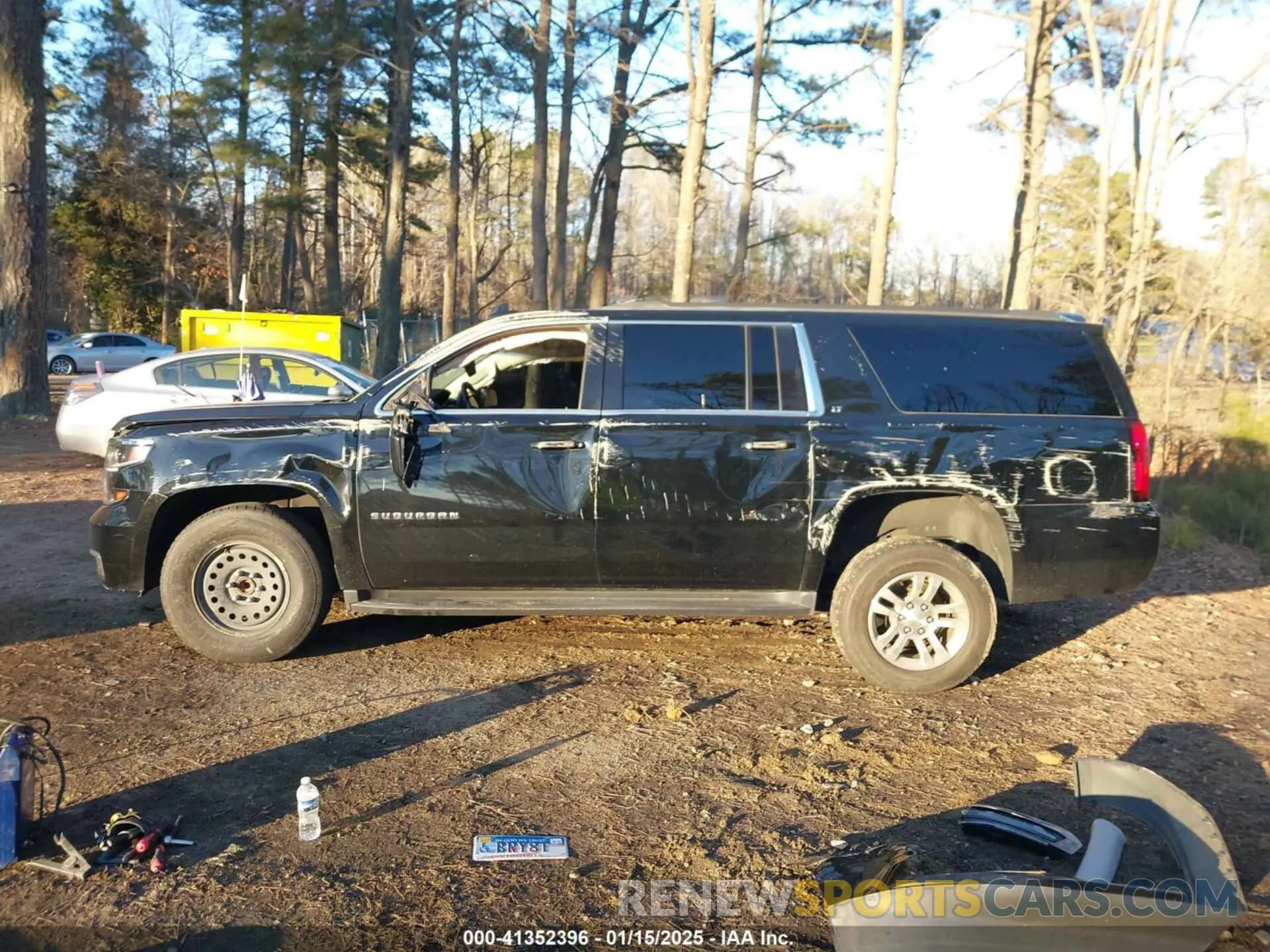 15 Фотография поврежденного автомобиля 1GNSCHKC4KR143321 CHEVROLET SUBURBAN 2019