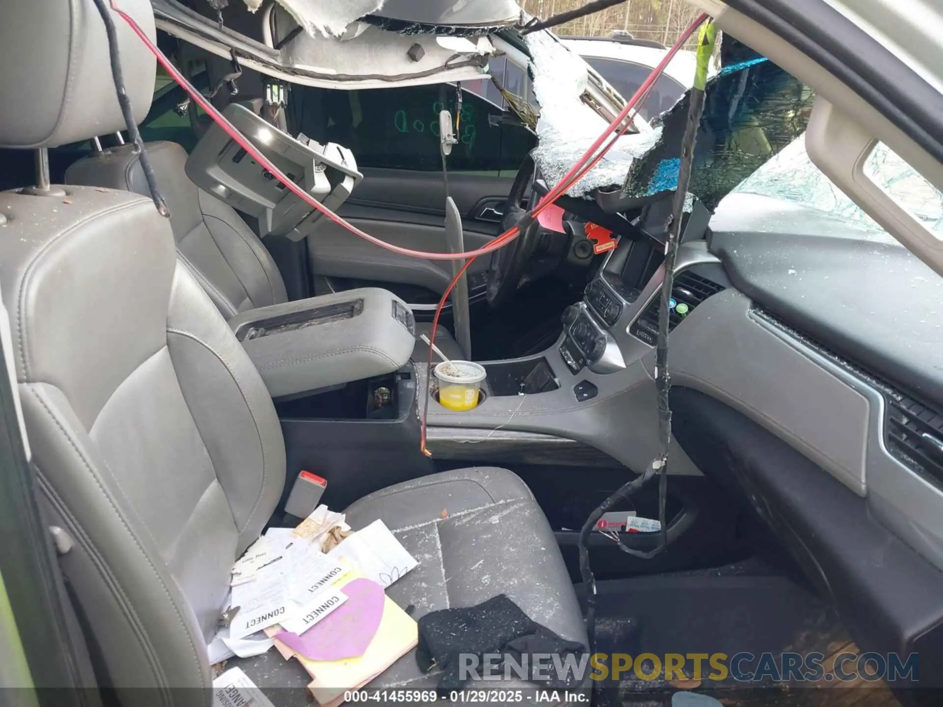 5 Photograph of a damaged car 1GNSCHKC7KR168732 CHEVROLET SUBURBAN 2019