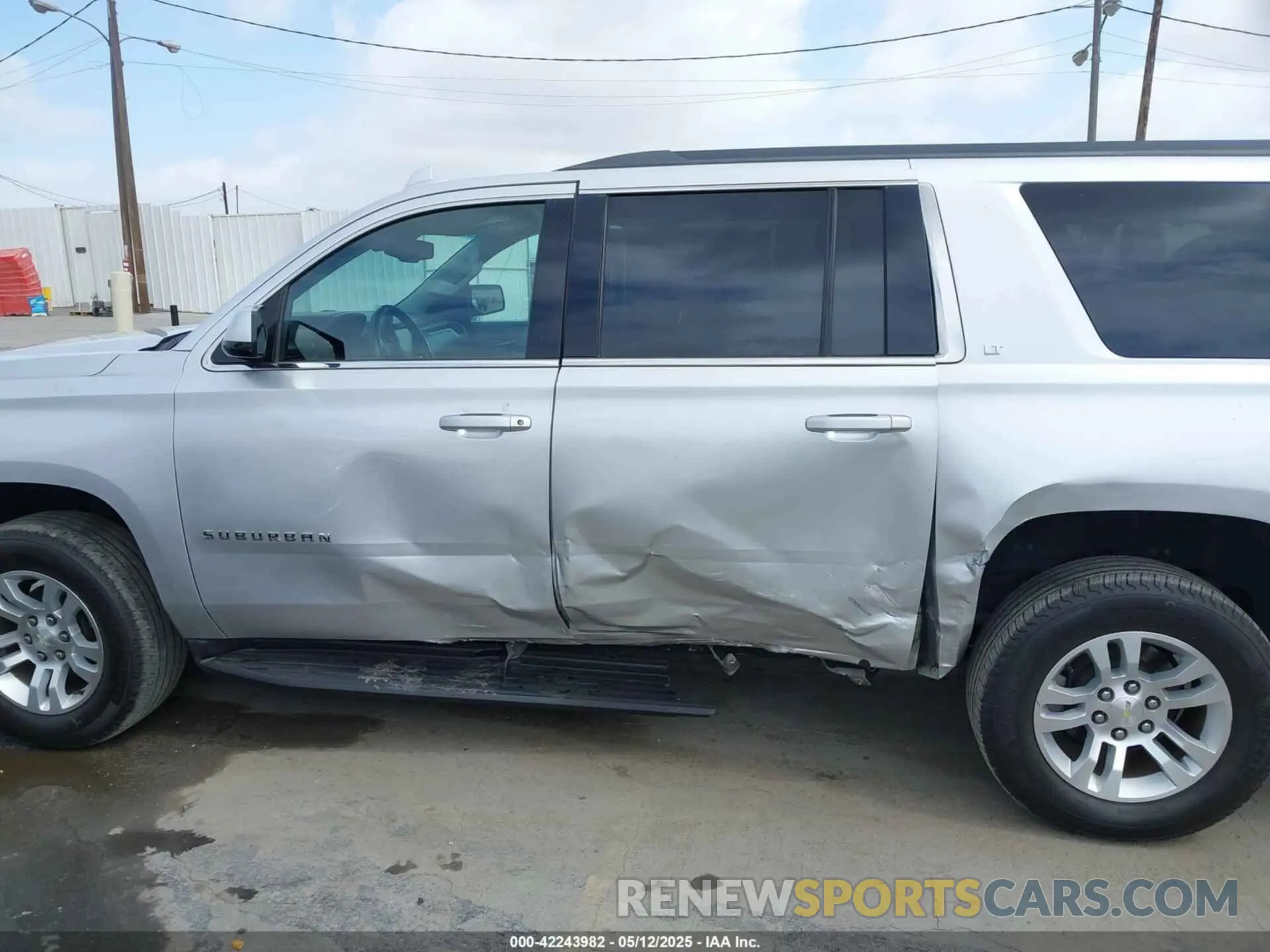 14 Photograph of a damaged car 1GNSCHKC8KR172885 CHEVROLET SUBURBAN 2019