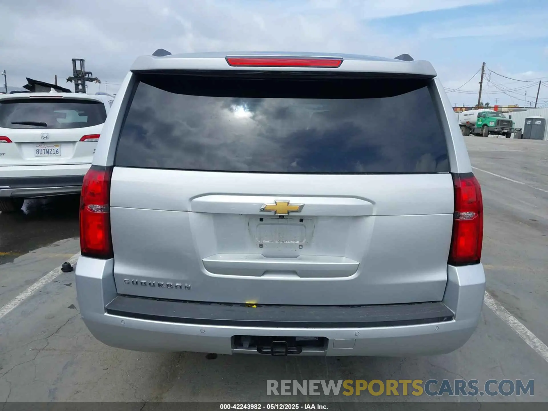 16 Photograph of a damaged car 1GNSCHKC8KR172885 CHEVROLET SUBURBAN 2019