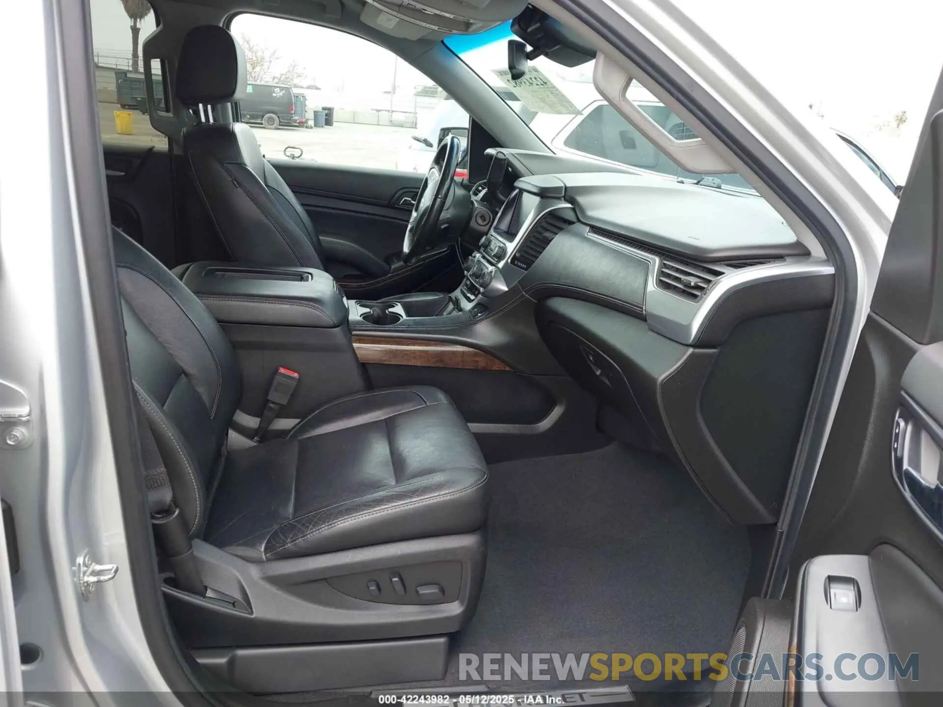 5 Photograph of a damaged car 1GNSCHKC8KR172885 CHEVROLET SUBURBAN 2019
