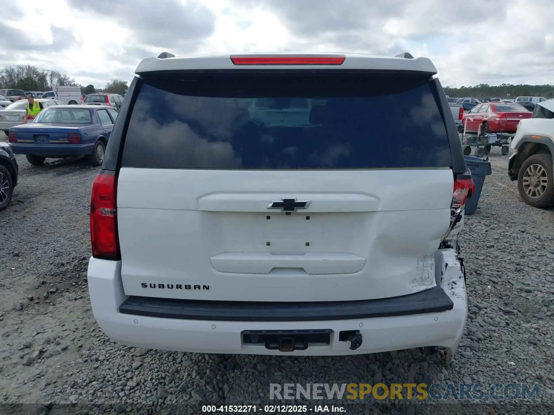 16 Photograph of a damaged car 1GNSCHKC8KR405969 CHEVROLET SUBURBAN 2019