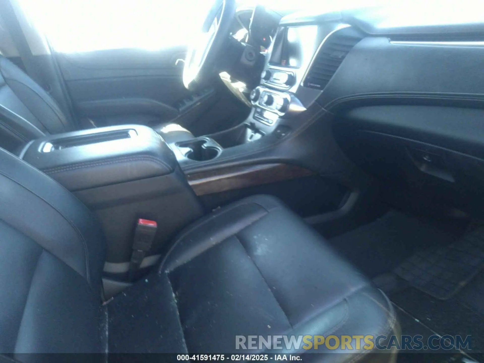5 Фотография поврежденного автомобиля 1GNSCHKCXKR405939 CHEVROLET SUBURBAN 2019