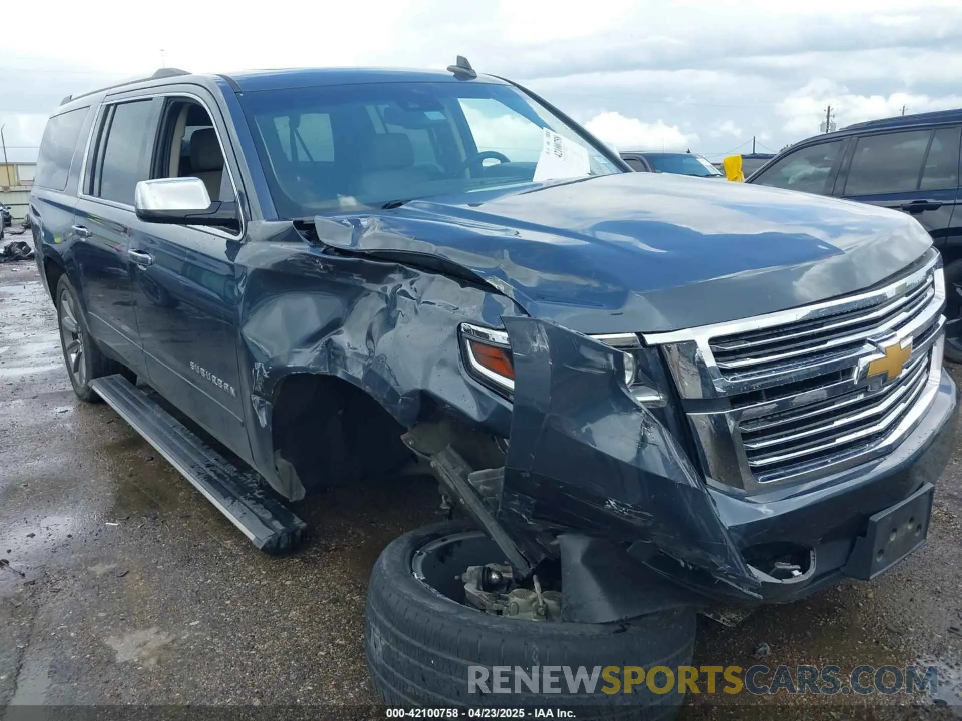 1 Фотография поврежденного автомобиля 1GNSCJKC0KR139323 CHEVROLET SUBURBAN 2019