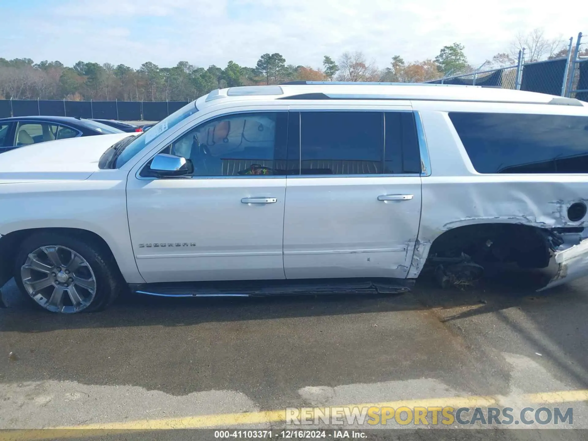 14 Фотография поврежденного автомобиля 1GNSCJKC1KR146104 CHEVROLET SUBURBAN 2019