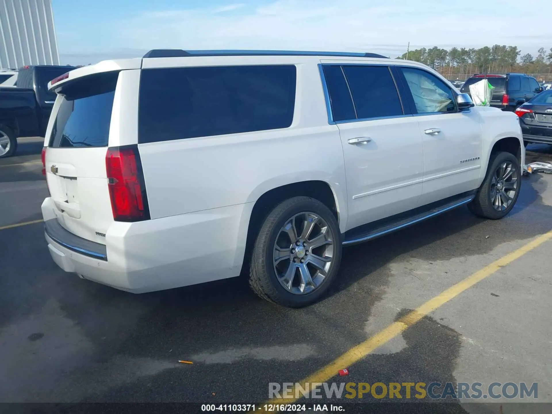 4 Фотография поврежденного автомобиля 1GNSCJKC1KR146104 CHEVROLET SUBURBAN 2019