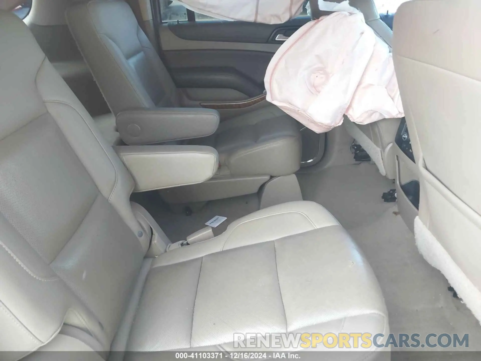 8 Фотография поврежденного автомобиля 1GNSCJKC1KR146104 CHEVROLET SUBURBAN 2019
