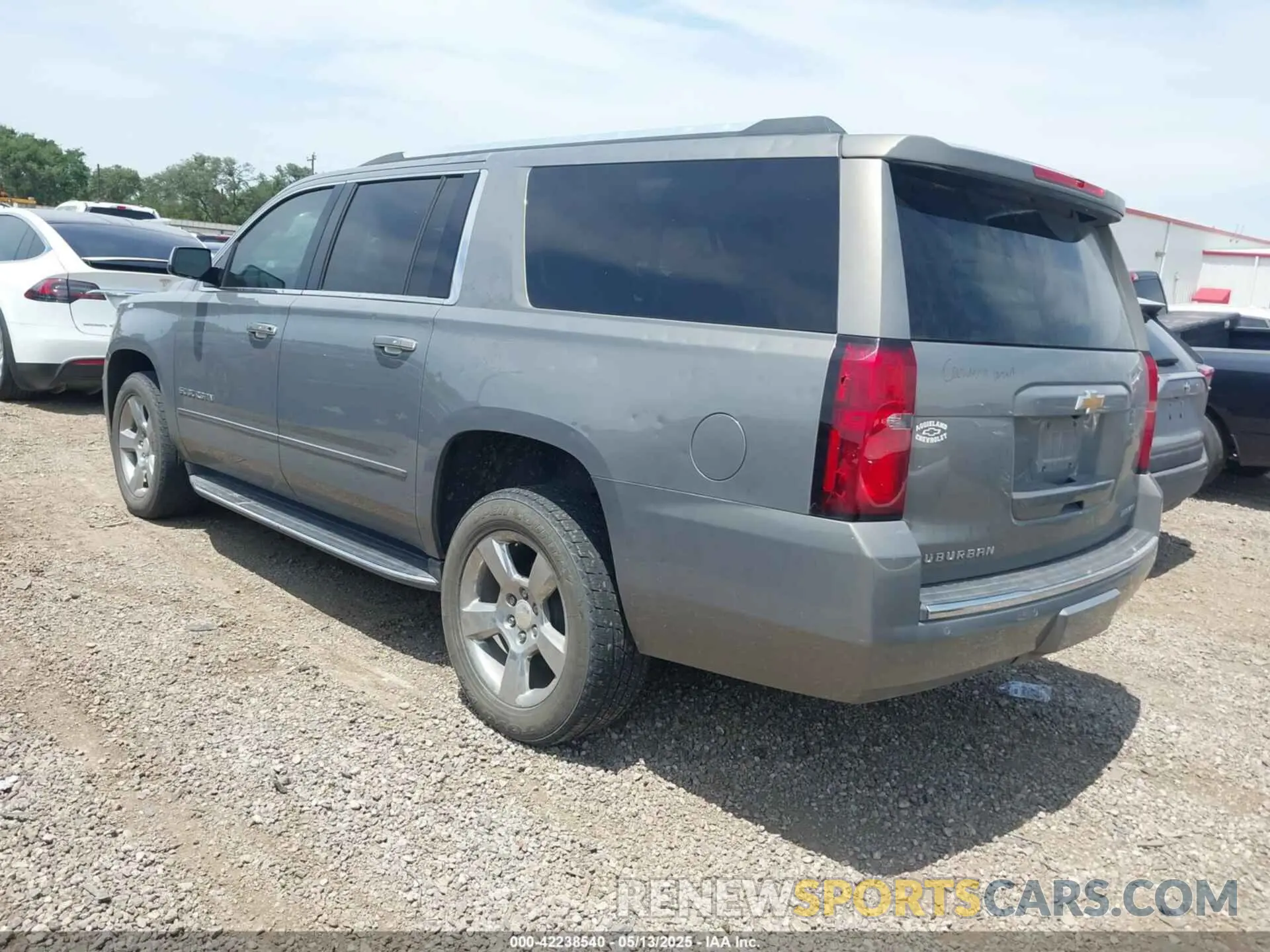 3 Фотография поврежденного автомобиля 1GNSCJKC9KR264210 CHEVROLET SUBURBAN 2019