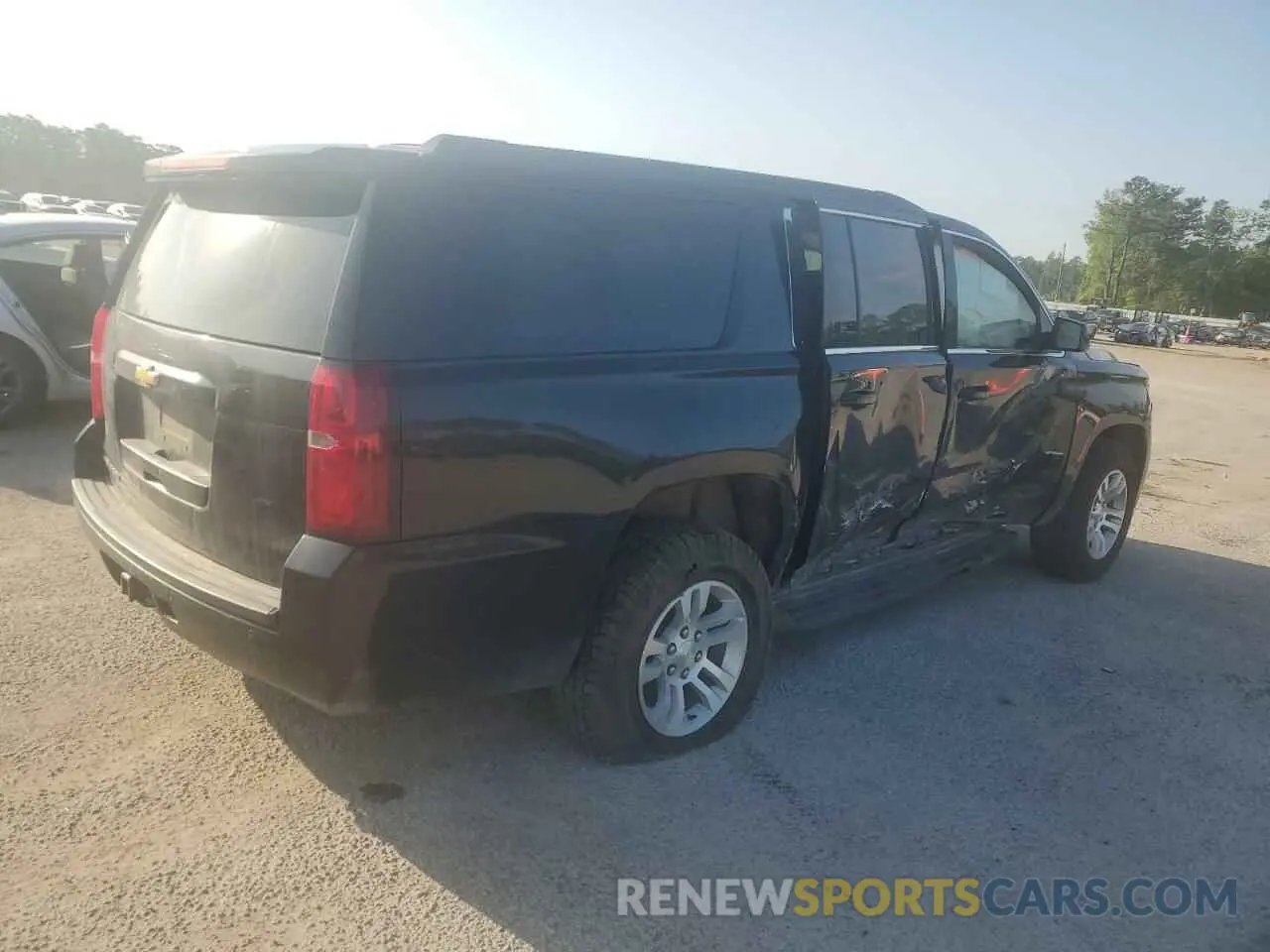 3 Фотография поврежденного автомобиля 1GNSKGKC3KR241141 CHEVROLET SUBURBAN 2019