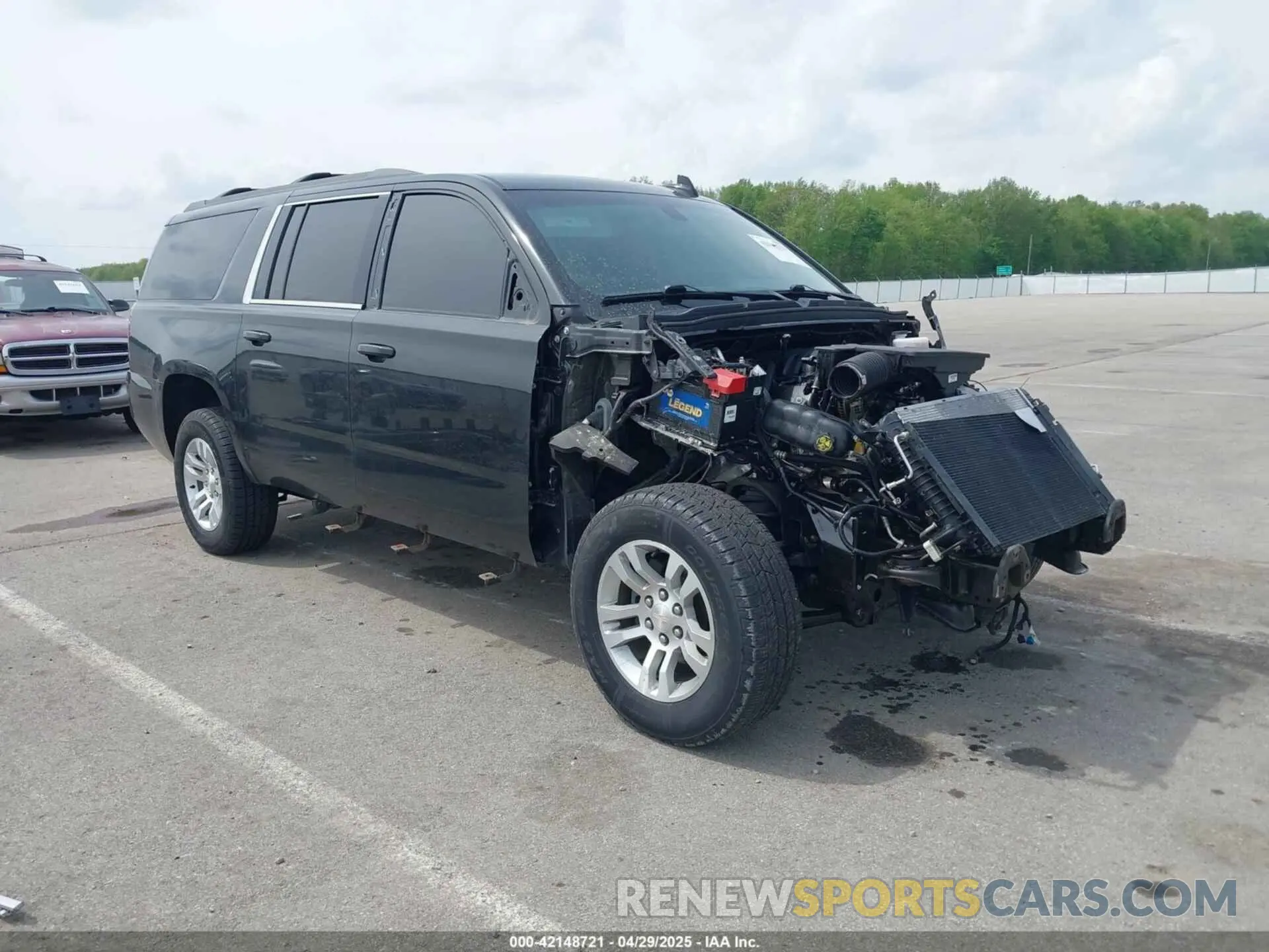 1 Фотография поврежденного автомобиля 1GNSKGKC4KR128685 CHEVROLET SUBURBAN 2019