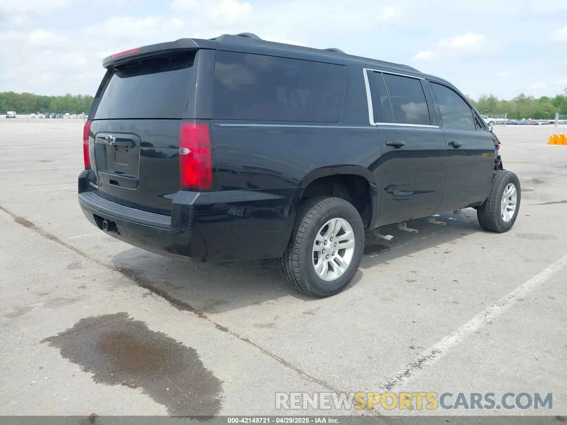 4 Фотография поврежденного автомобиля 1GNSKGKC4KR128685 CHEVROLET SUBURBAN 2019