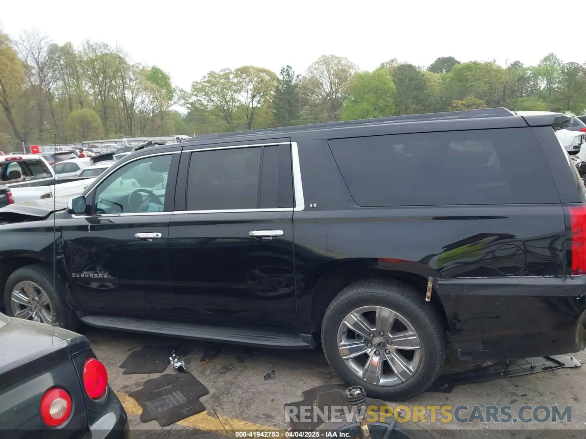 14 Photograph of a damaged car 1GNSKHKC0KR368886 CHEVROLET SUBURBAN 2019