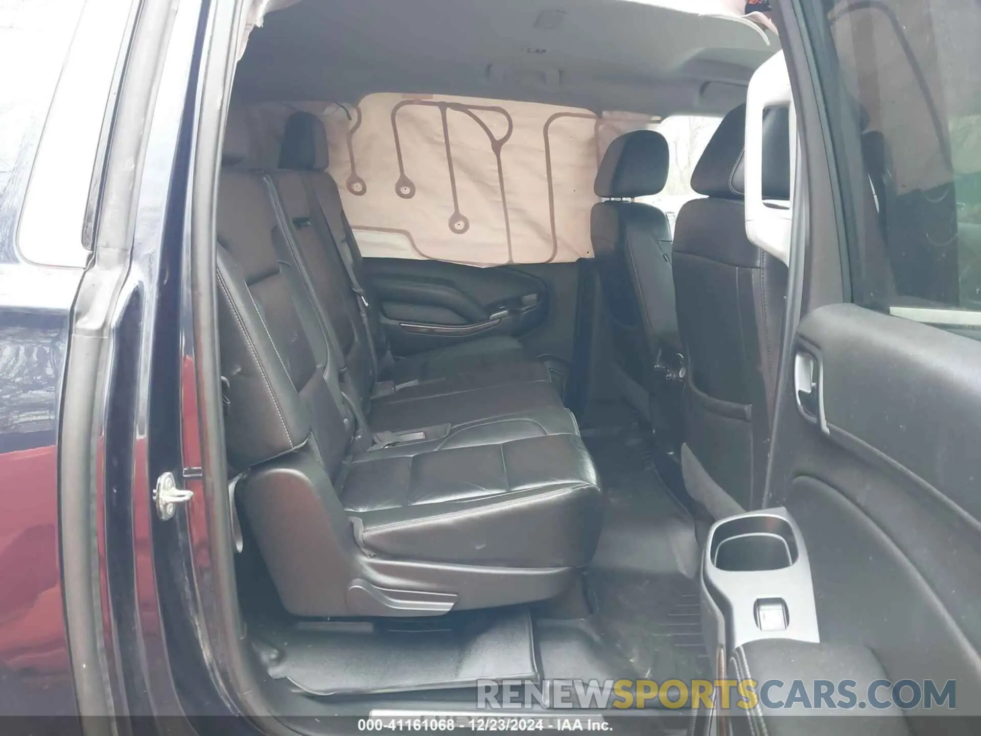 8 Photograph of a damaged car 1GNSKHKC0KR372520 CHEVROLET SUBURBAN 2019