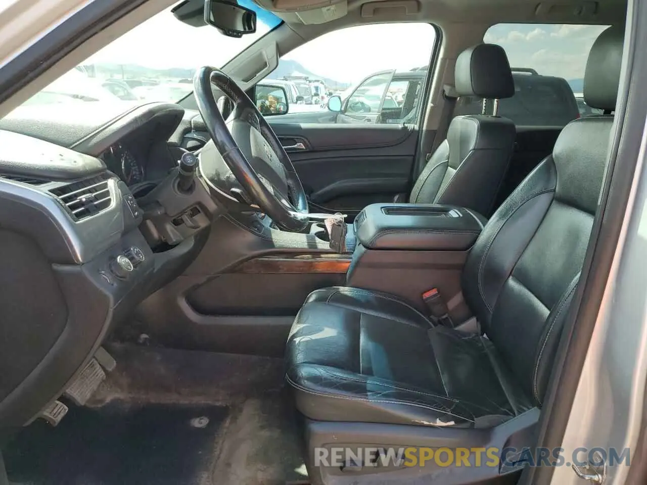 7 Photograph of a damaged car 1GNSKHKC0KR397479 CHEVROLET SUBURBAN 2019