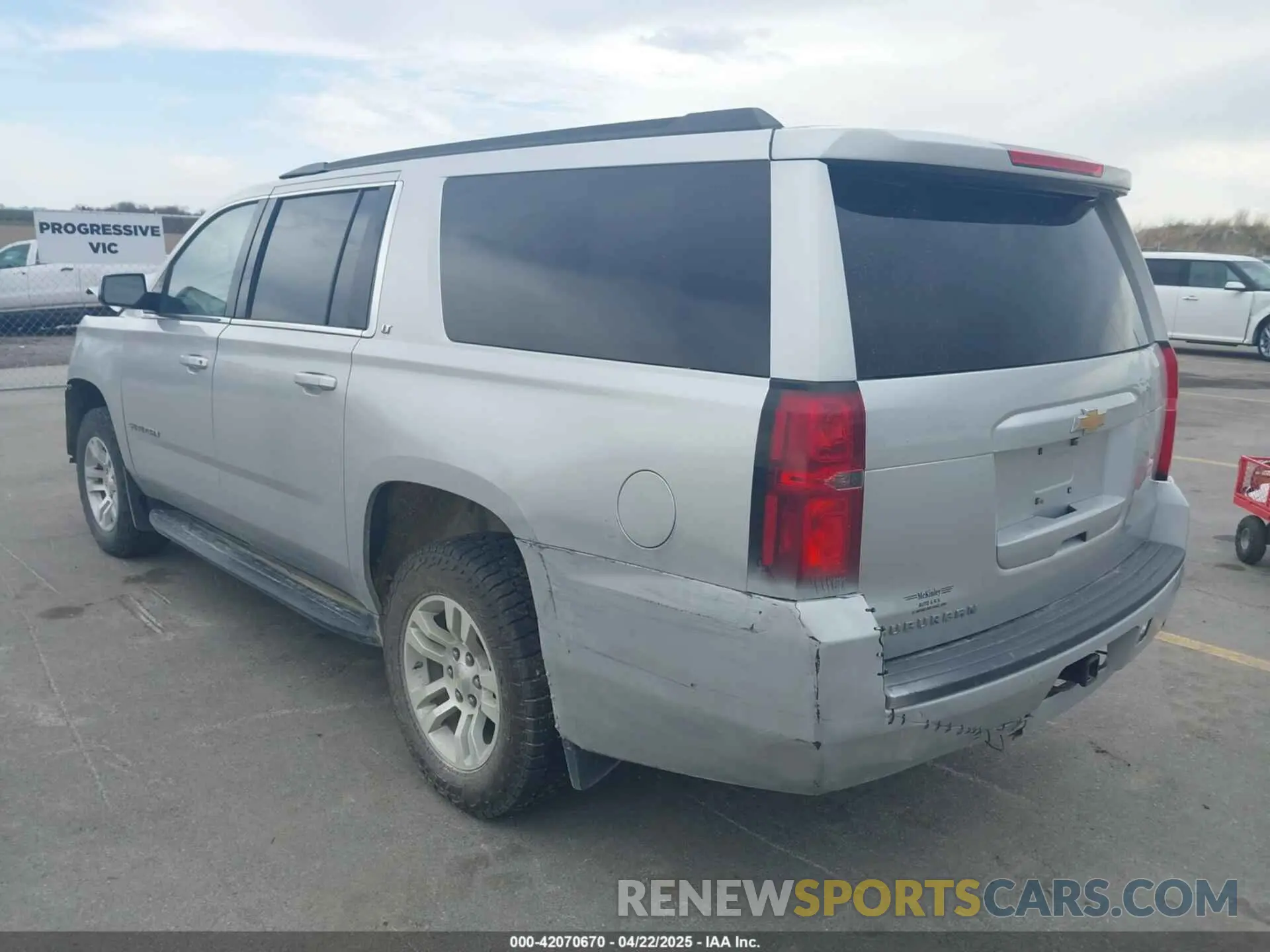 3 Photograph of a damaged car 1GNSKHKC1KR163061 CHEVROLET SUBURBAN 2019
