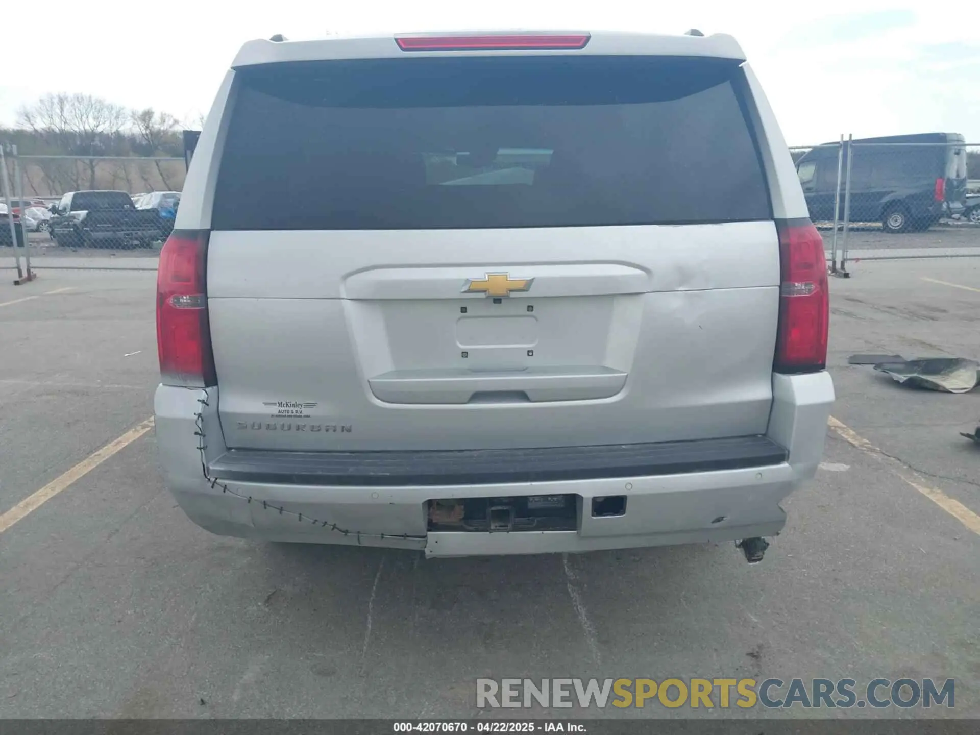 6 Photograph of a damaged car 1GNSKHKC1KR163061 CHEVROLET SUBURBAN 2019