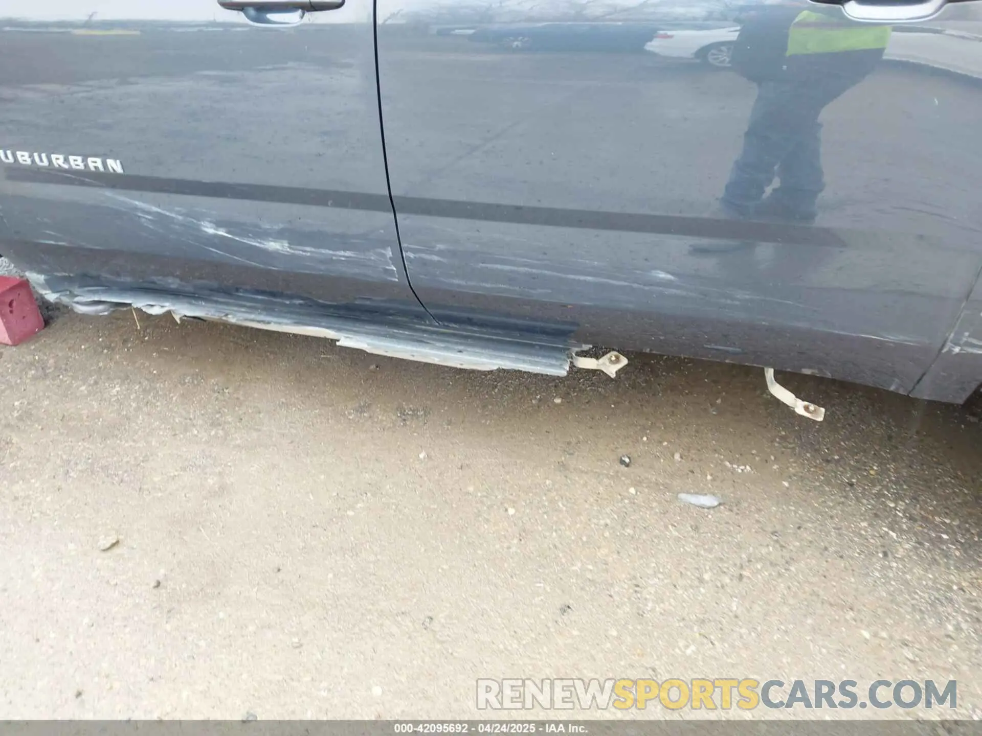 19 Фотография поврежденного автомобиля 1GNSKHKC1KR241449 CHEVROLET SUBURBAN 2019
