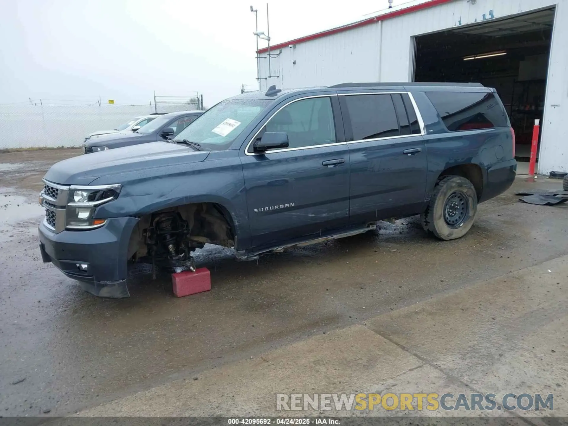 2 Фотография поврежденного автомобиля 1GNSKHKC1KR241449 CHEVROLET SUBURBAN 2019