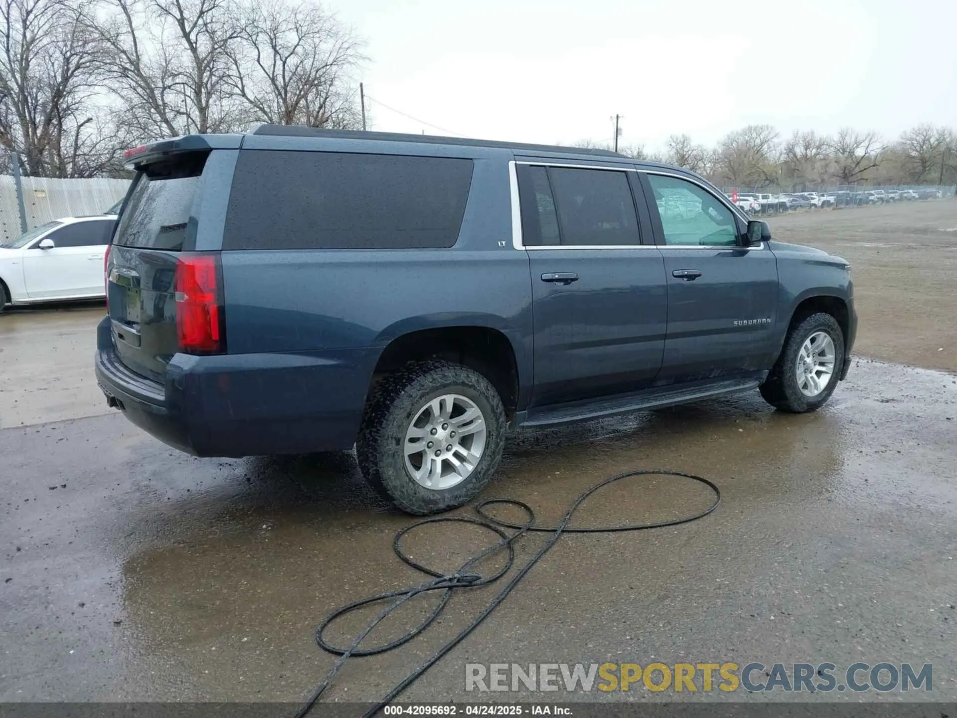 4 Фотография поврежденного автомобиля 1GNSKHKC1KR241449 CHEVROLET SUBURBAN 2019