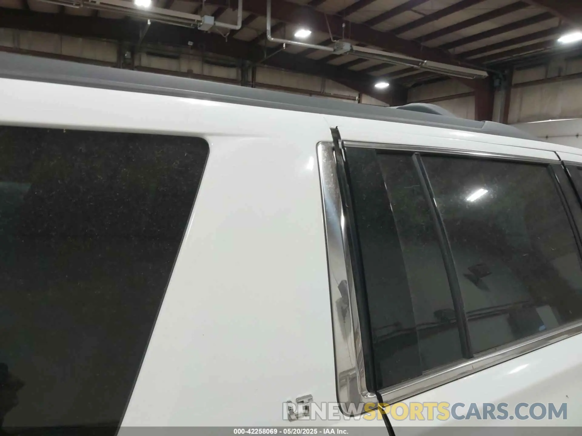 19 Photograph of a damaged car 1GNSKHKC2KR250273 CHEVROLET SUBURBAN 2019